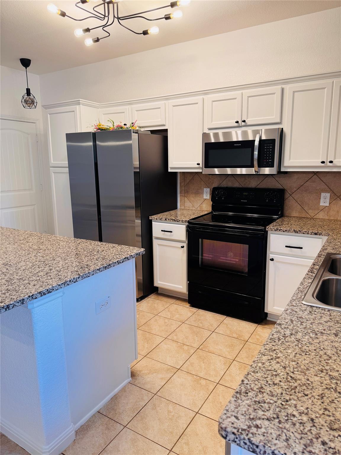 402 Crater Lake Dr, Pflugerville, TX 78660