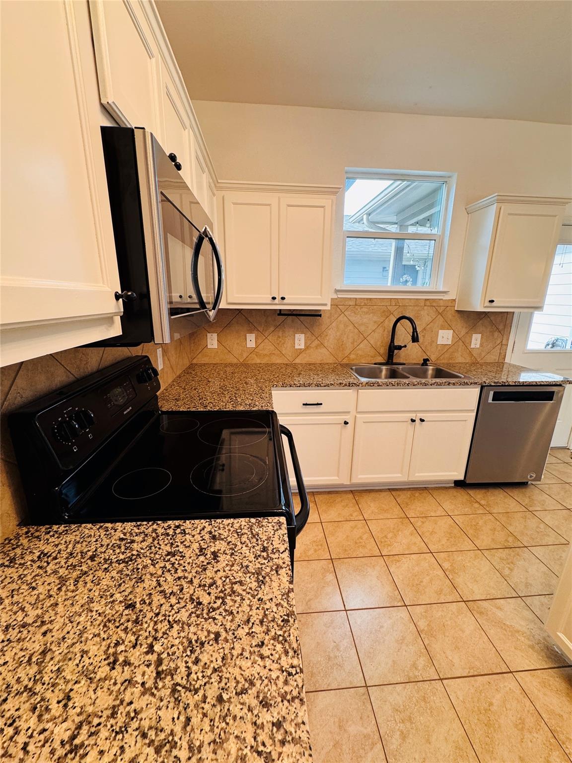 402 Crater Lake Dr, Pflugerville, TX 78660
