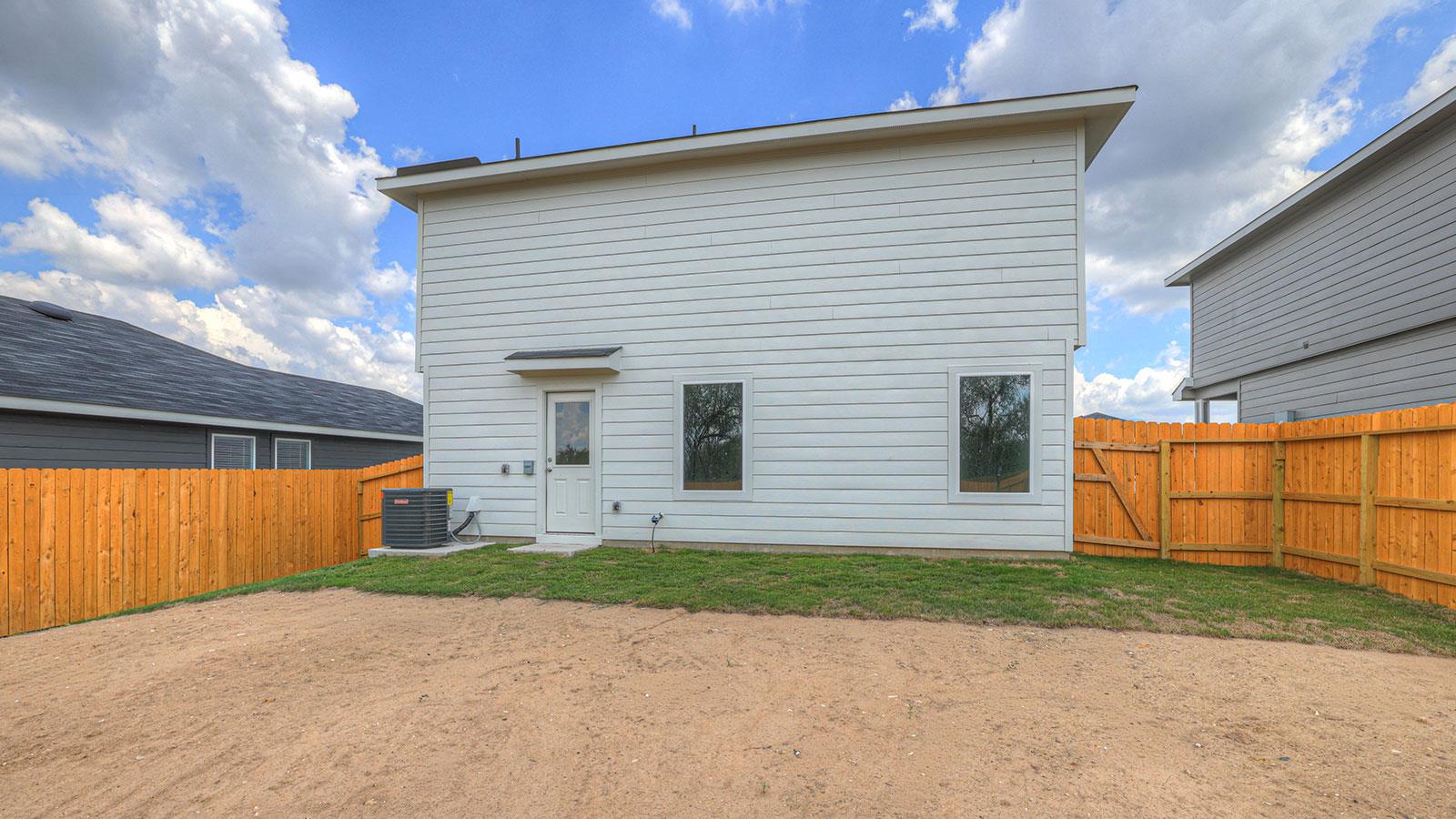 406 WILD GOOSE Dr, Luling, TX 78648