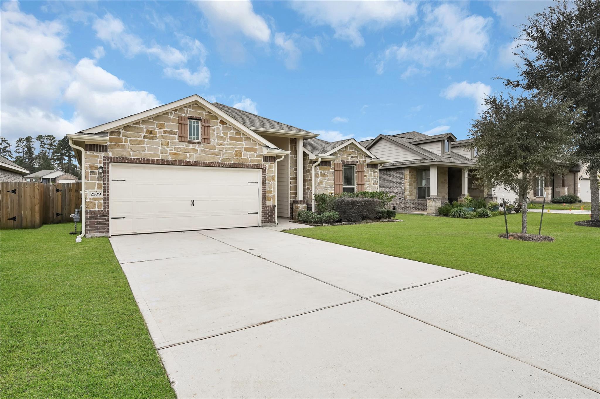 2509 Holly Laurel Mnr, Conroe, TX 77304