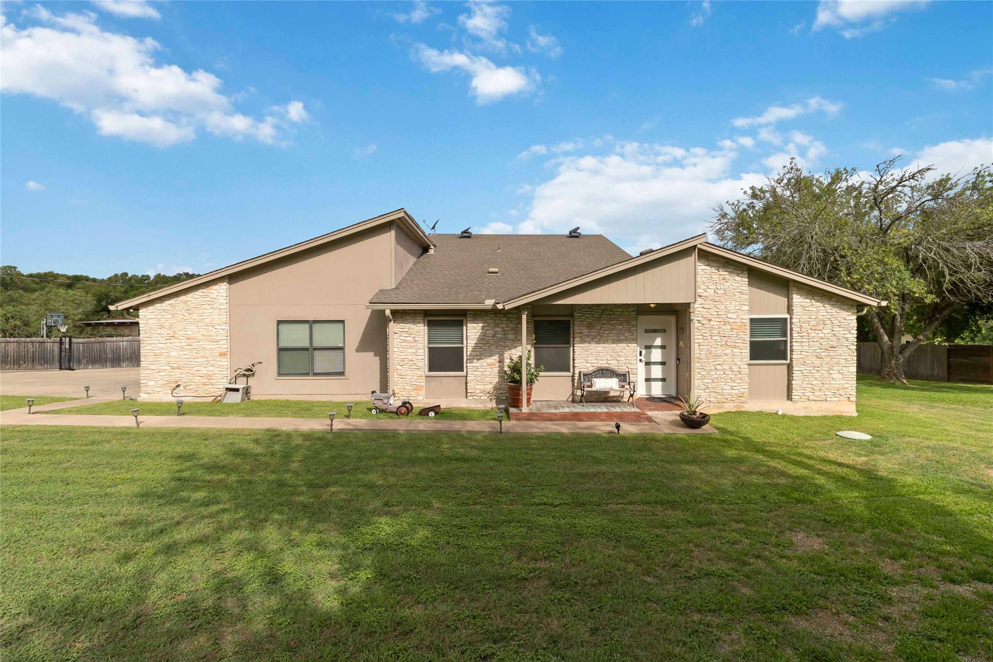 305 Canyon Wren Dr, Buda, TX 78610
