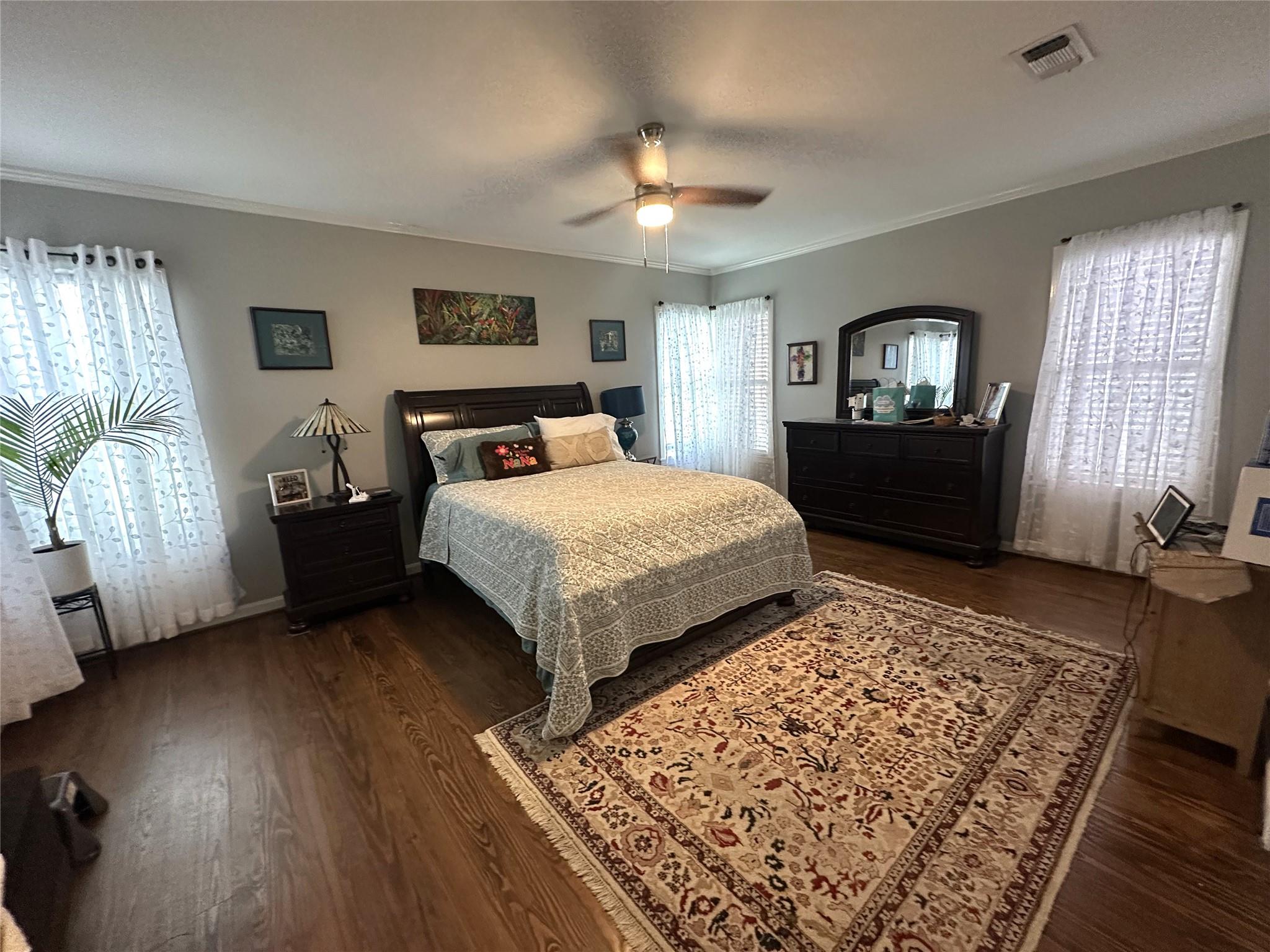 129 E Crockett St, La Grange, TX 78945