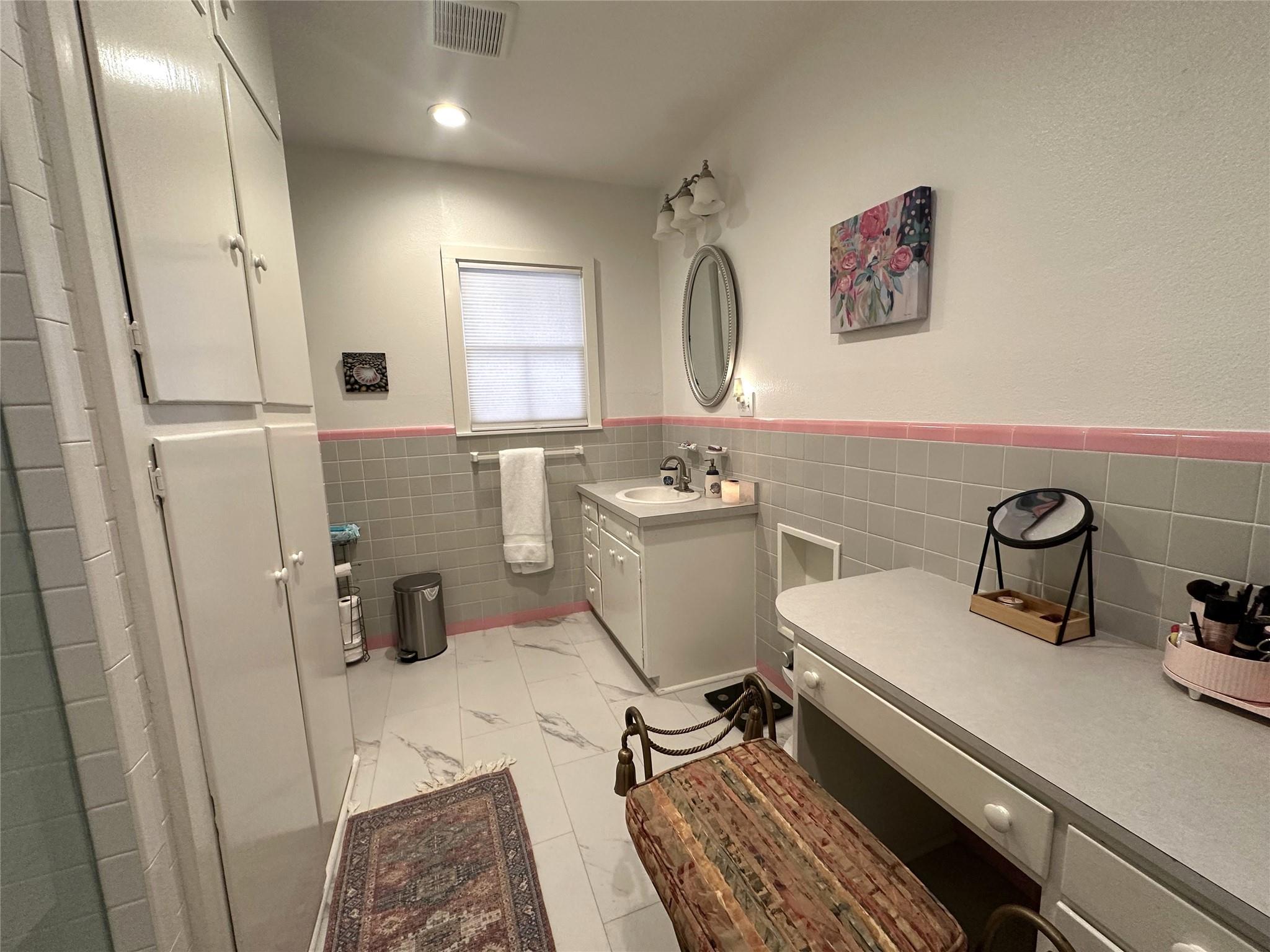 129 E Crockett St, La Grange, TX 78945