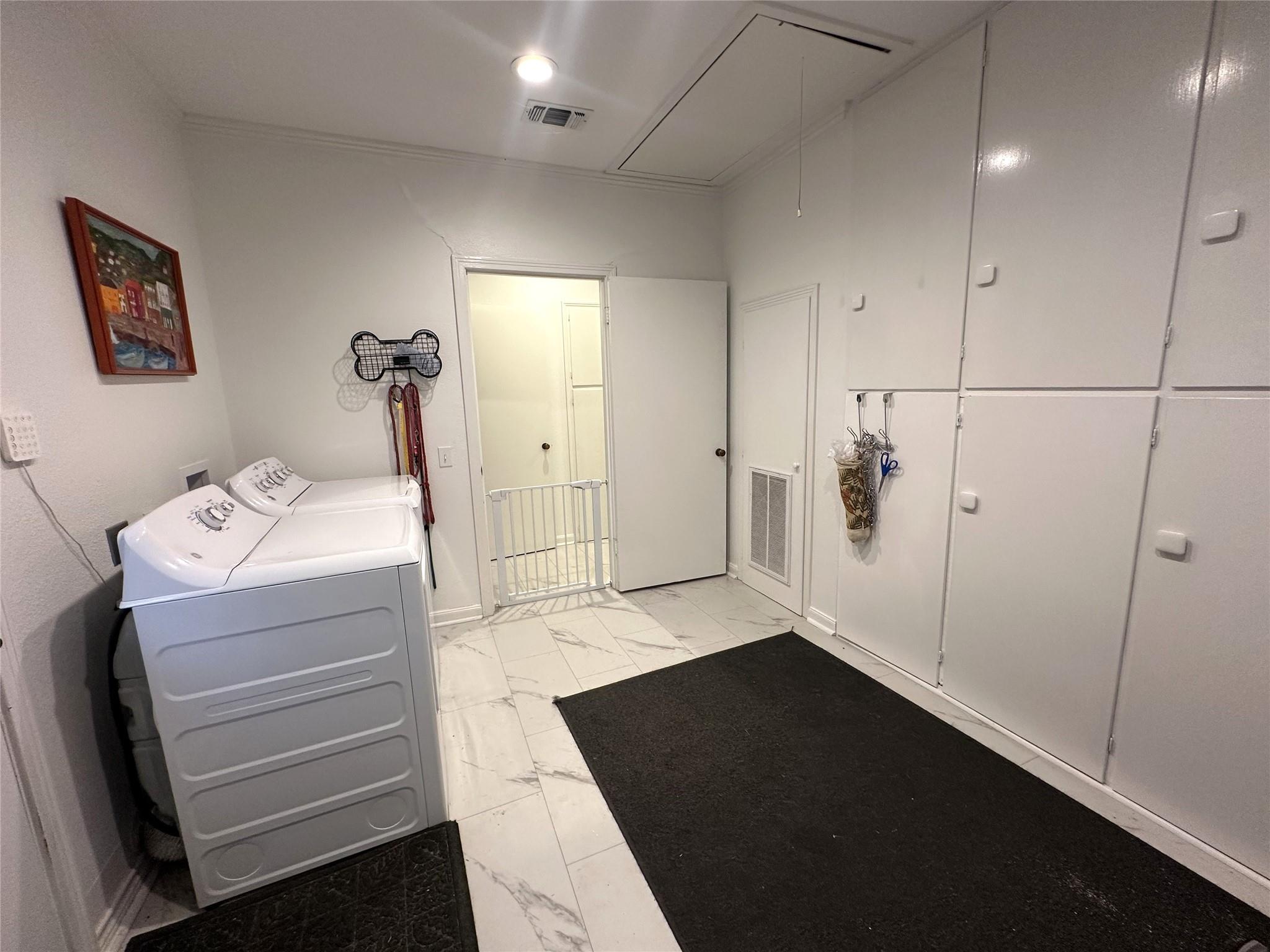 129 E Crockett St, La Grange, TX 78945