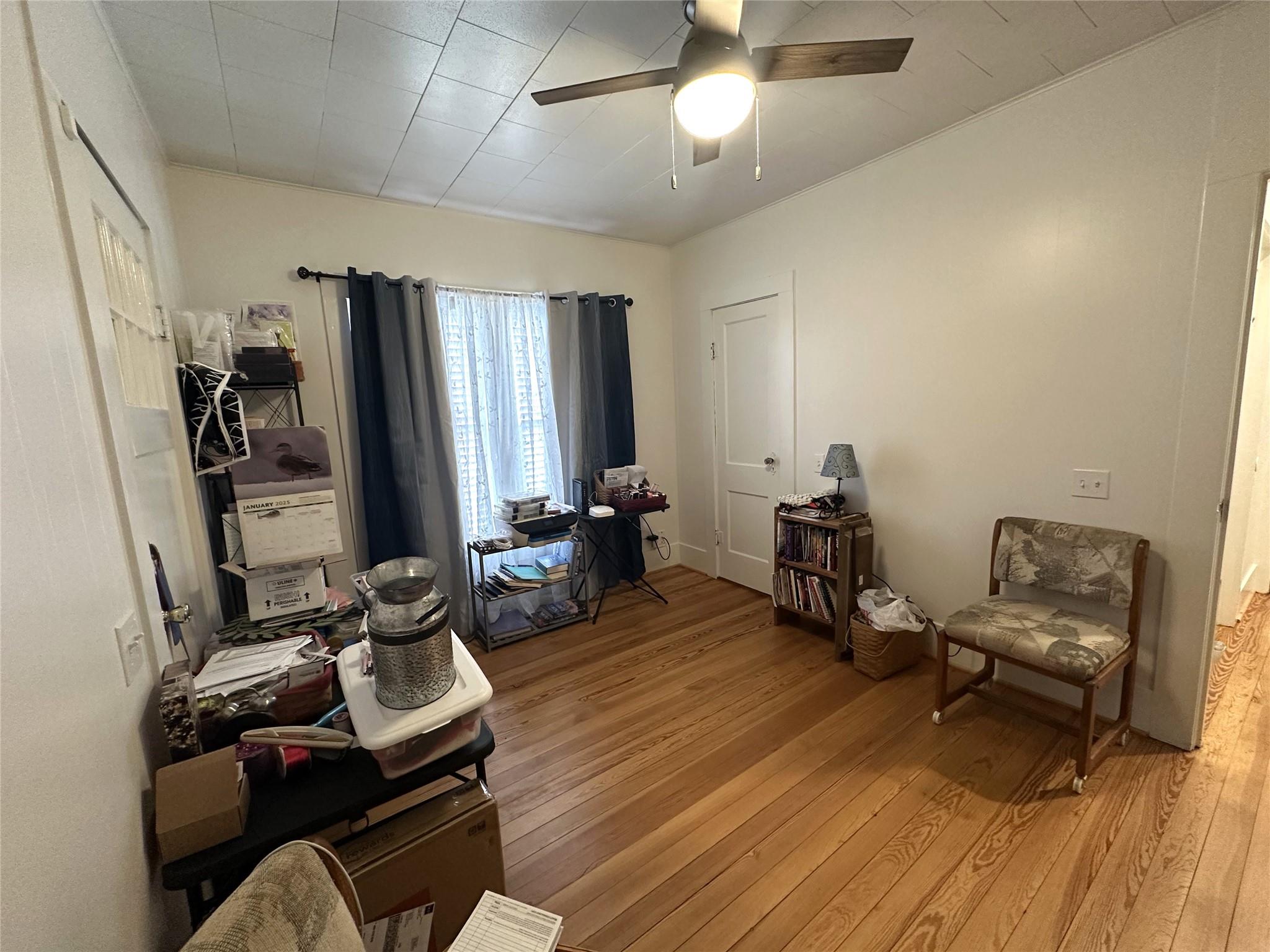 129 E Crockett St, La Grange, TX 78945