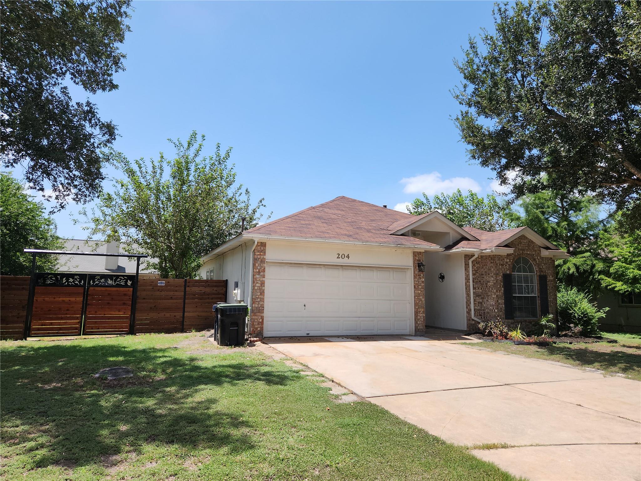 204 Mallard Cv, Hutto, TX 78634