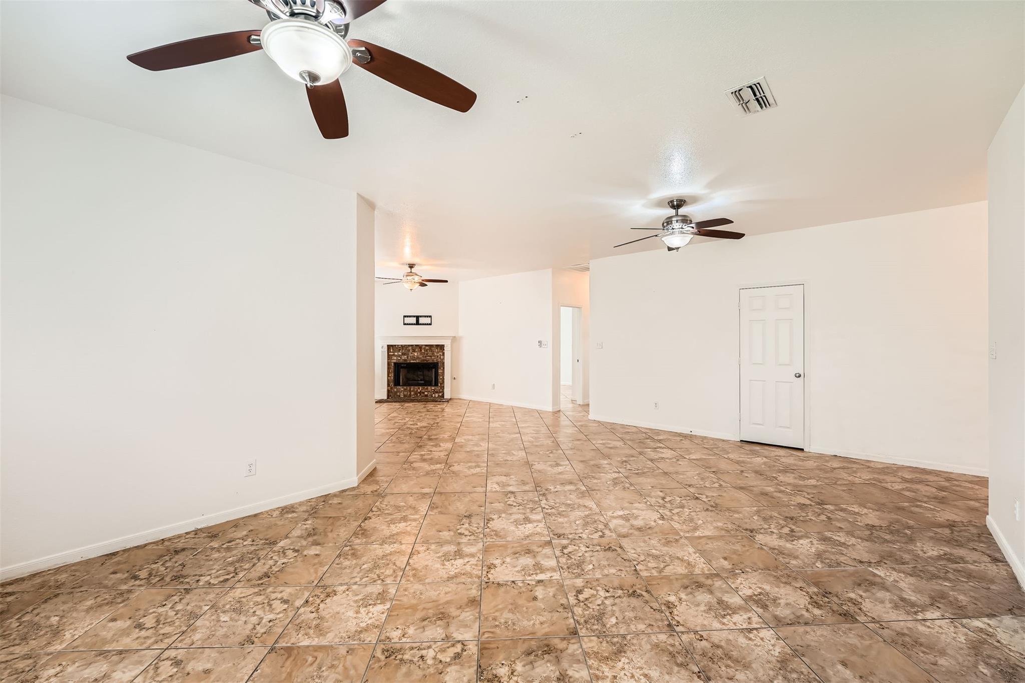 204 Mallard Cv, Hutto, TX 78634