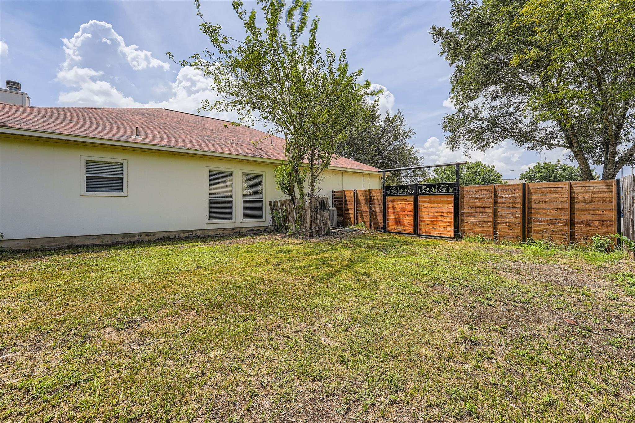 204 Mallard Cv, Hutto, TX 78634
