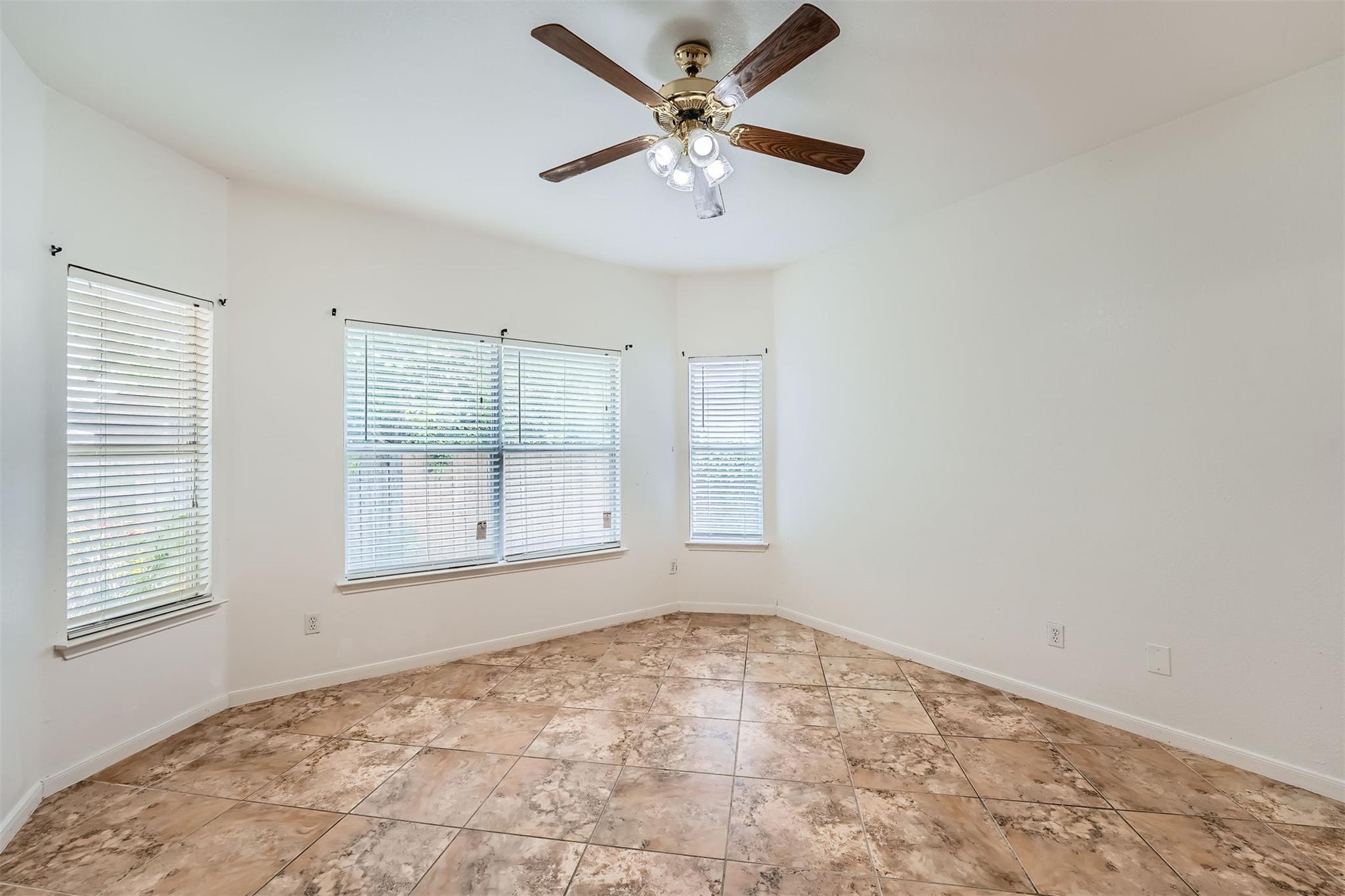 204 Mallard Cv, Hutto, TX 78634