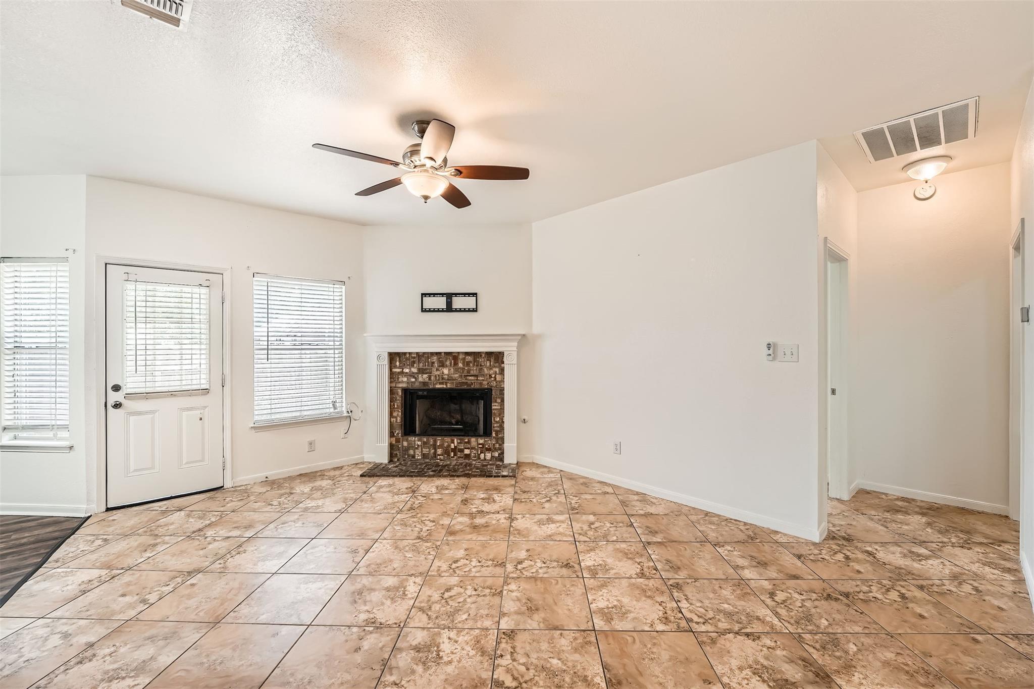 204 Mallard Cv, Hutto, TX 78634