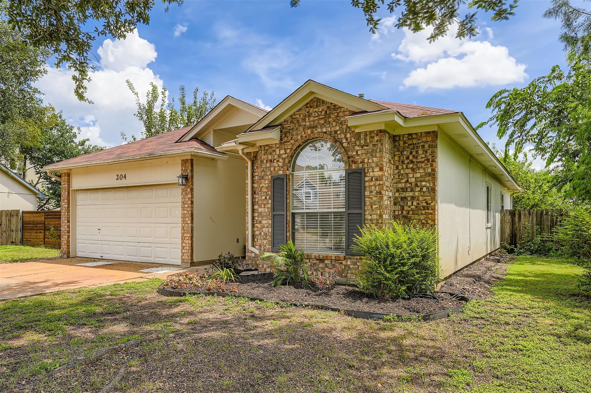 204 Mallard Cv, Hutto, TX 78634