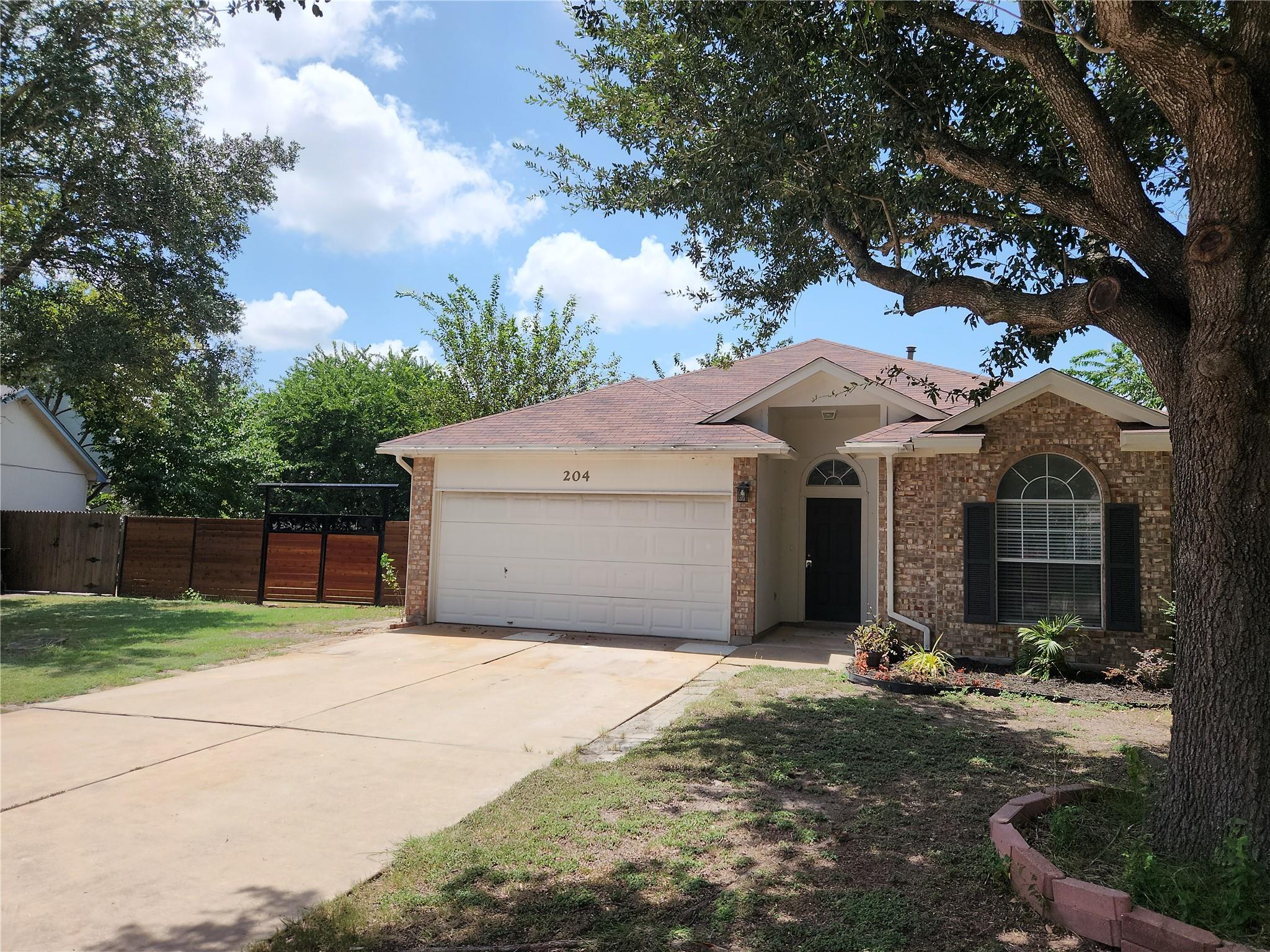 204 Mallard Cv, Hutto, TX 78634