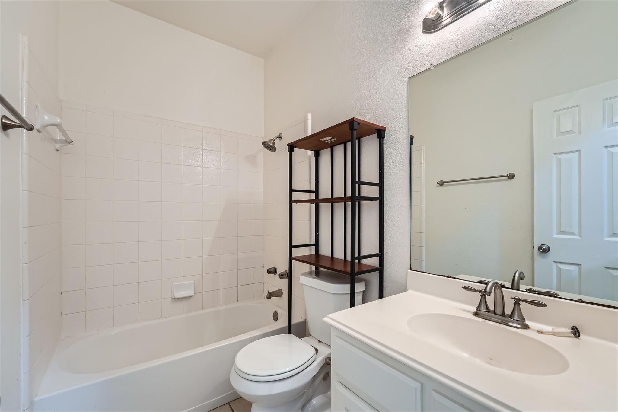 204 Mallard Cv, Hutto, TX 78634