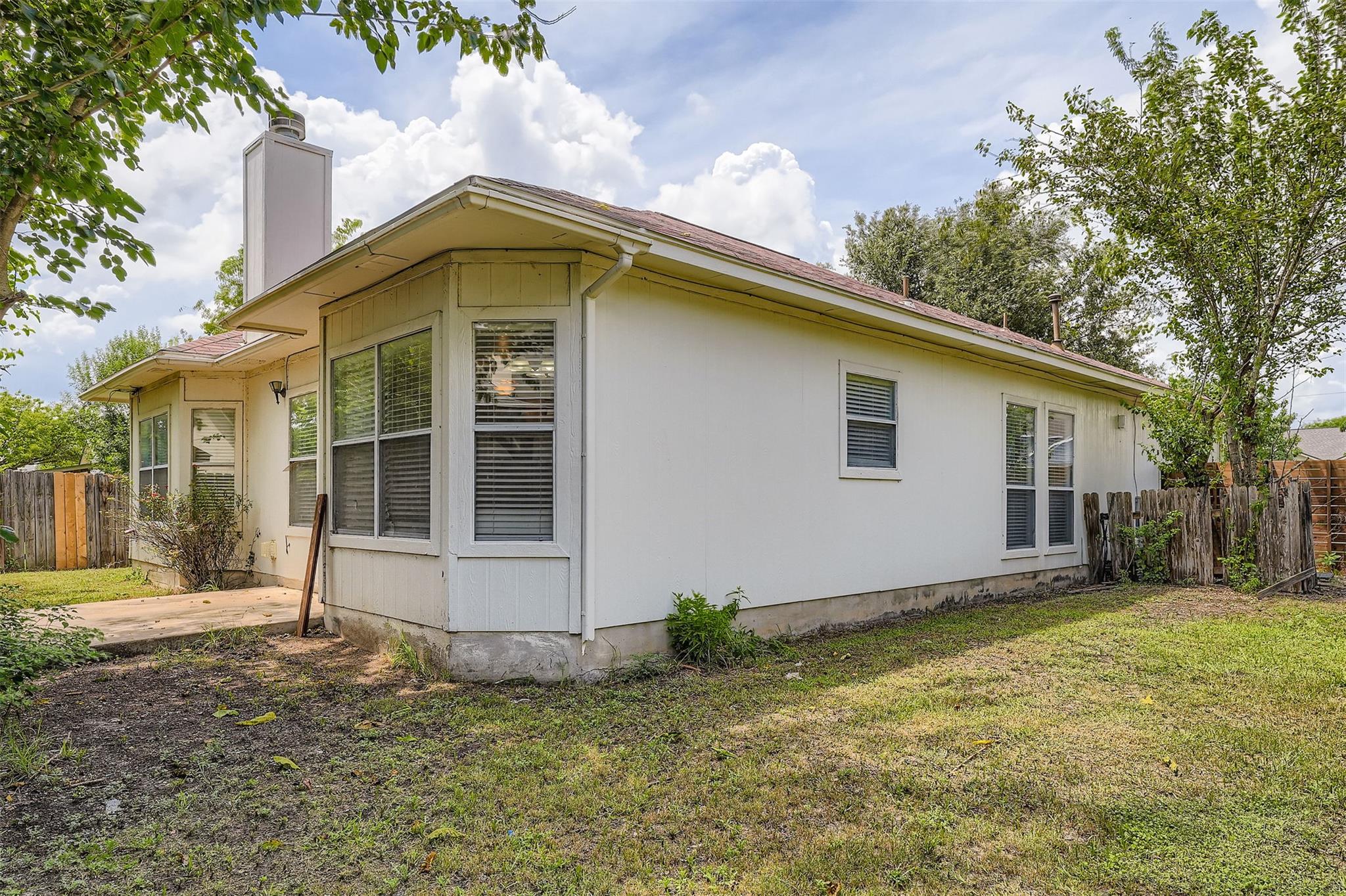204 Mallard Cv, Hutto, TX 78634