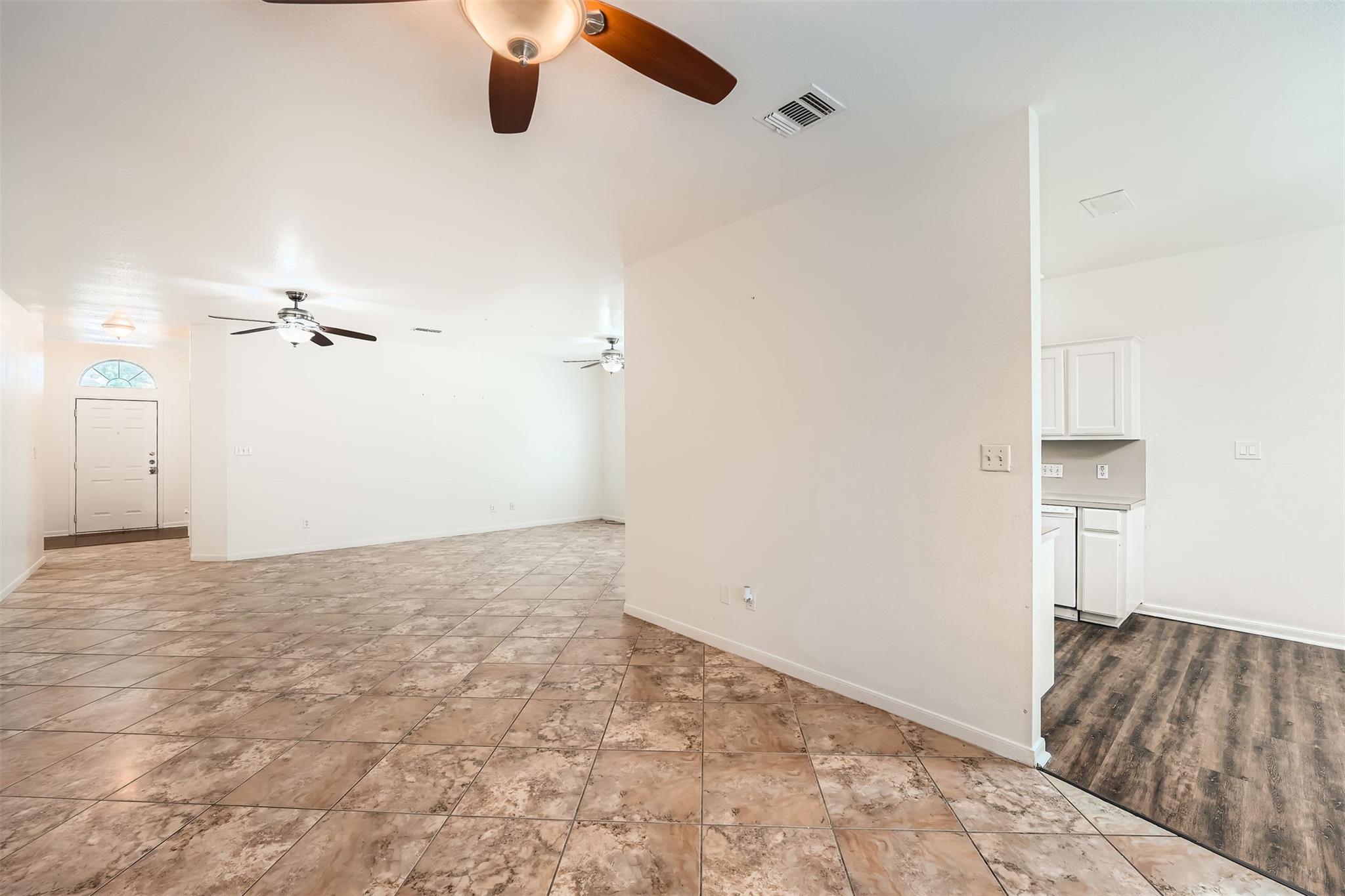 204 Mallard Cv, Hutto, TX 78634