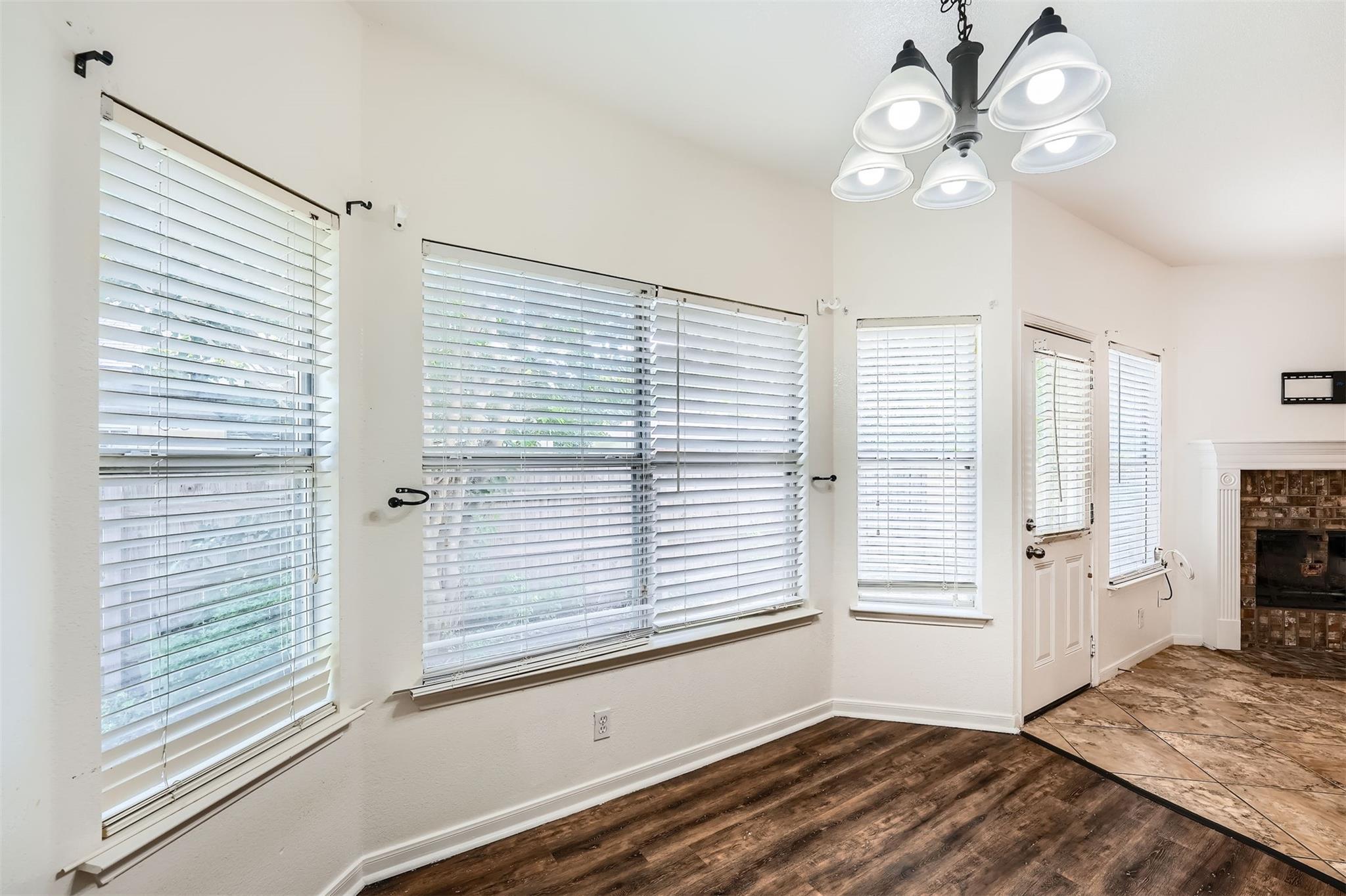 204 Mallard Cv, Hutto, TX 78634