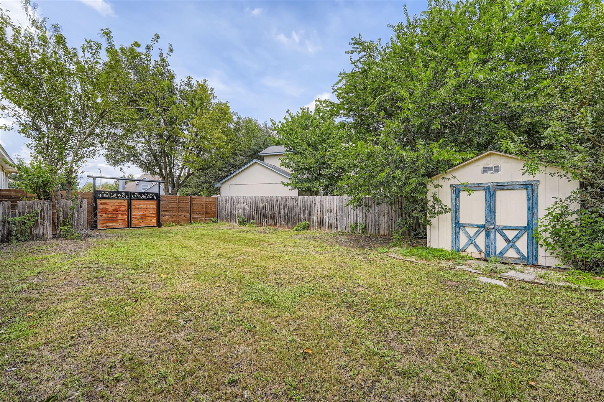 204 Mallard Cv, Hutto, TX 78634