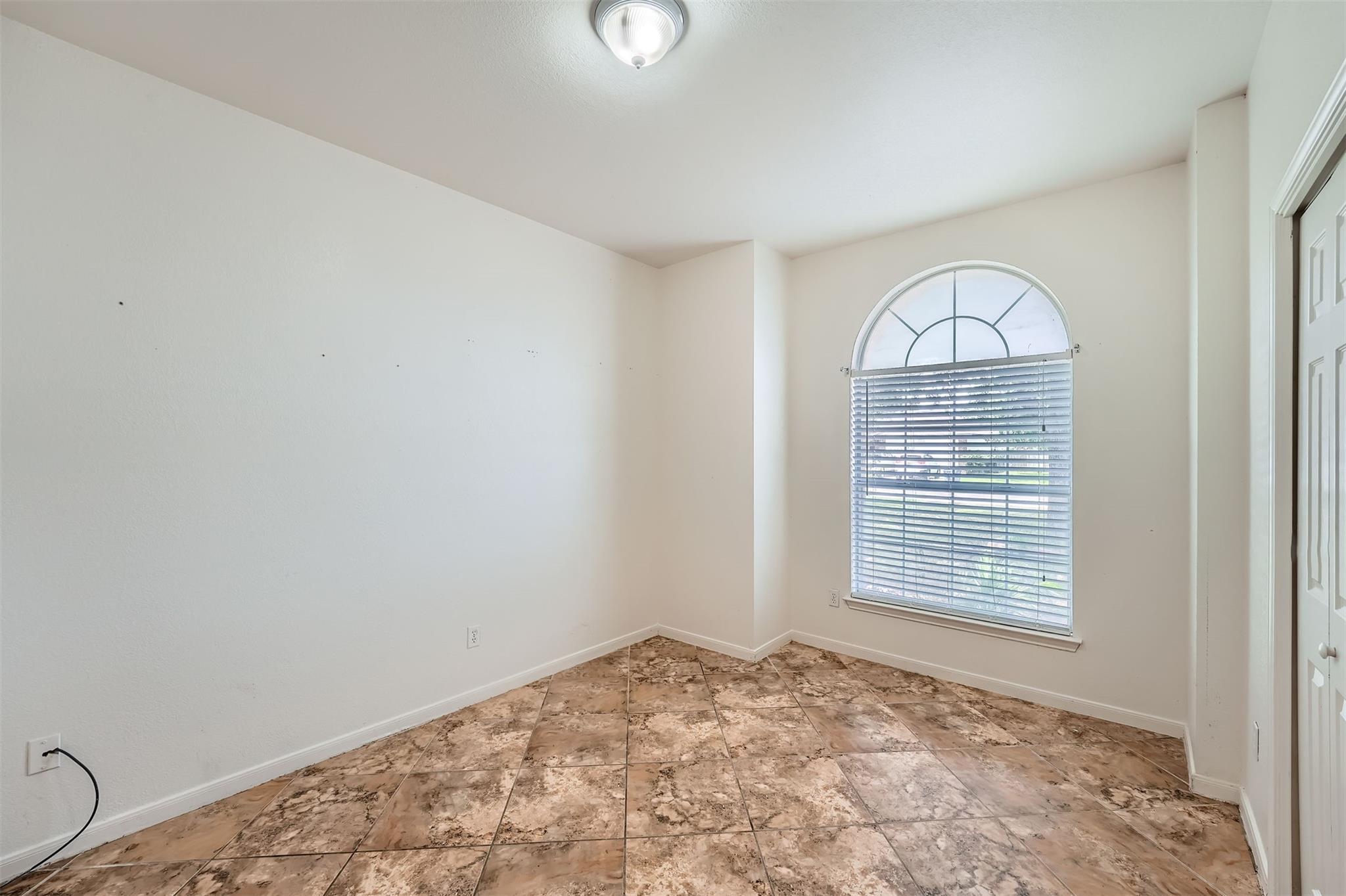 204 Mallard Cv, Hutto, TX 78634