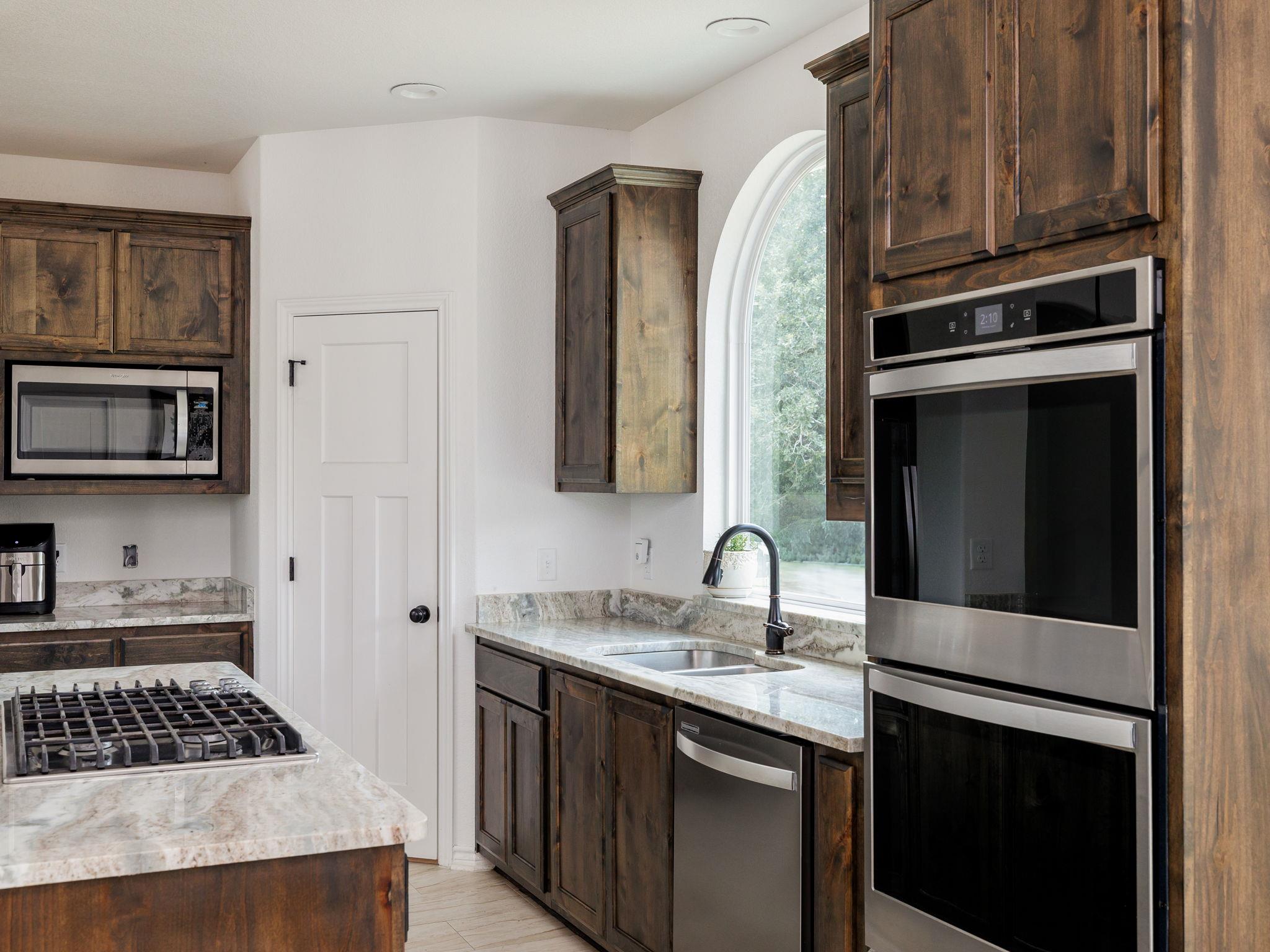 668 Fairview Dr, Rockdale, TX 76567