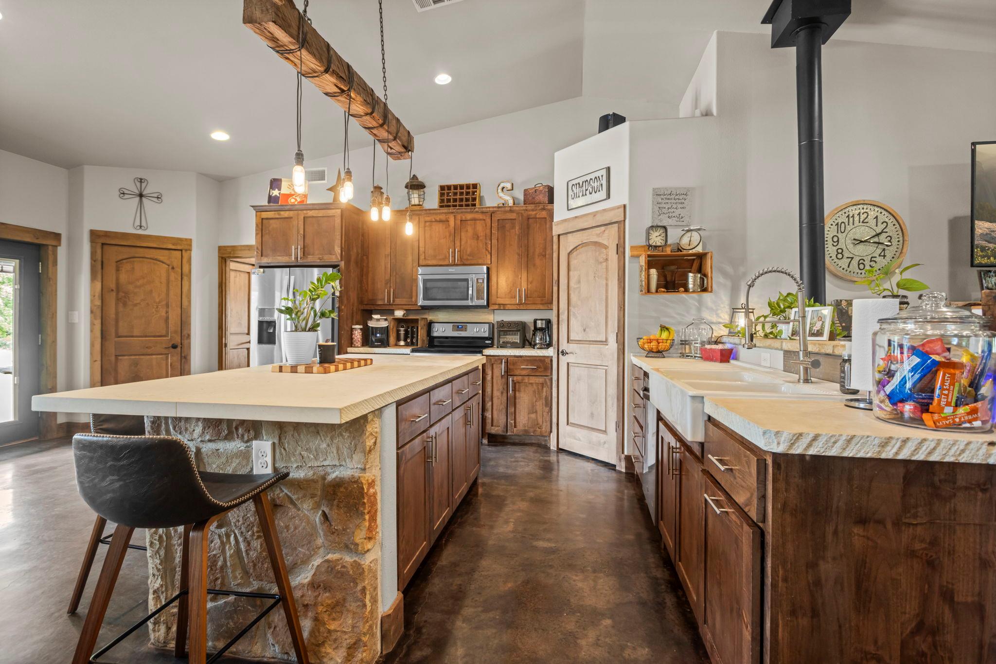 201 N Oak Vista Dr, Burnet, TX 78611