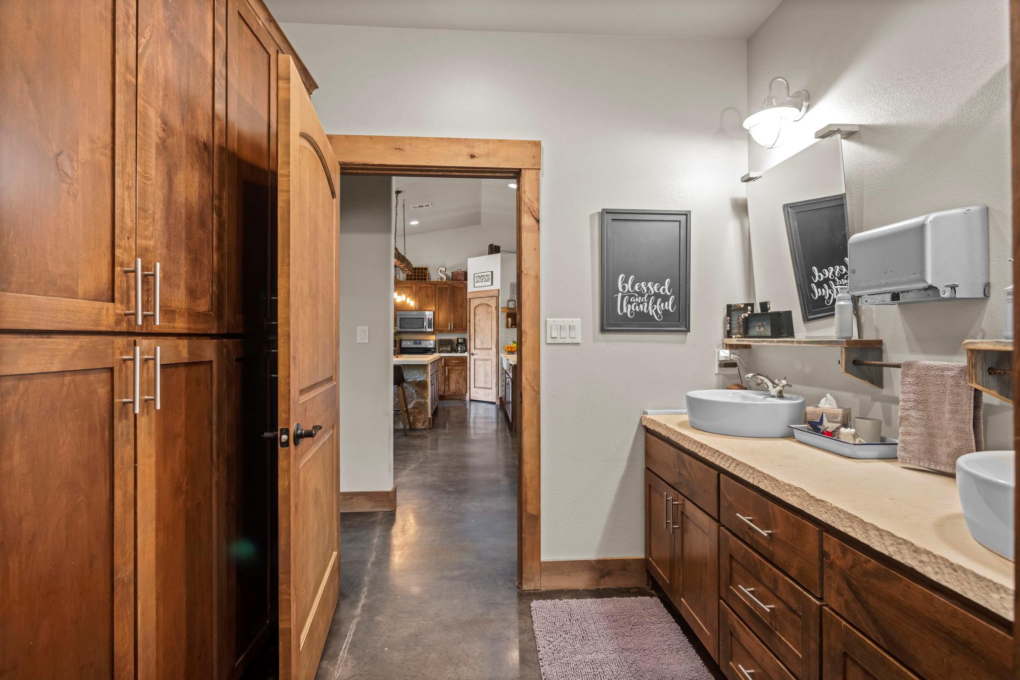 201 N Oak Vista Dr, Burnet, TX 78611