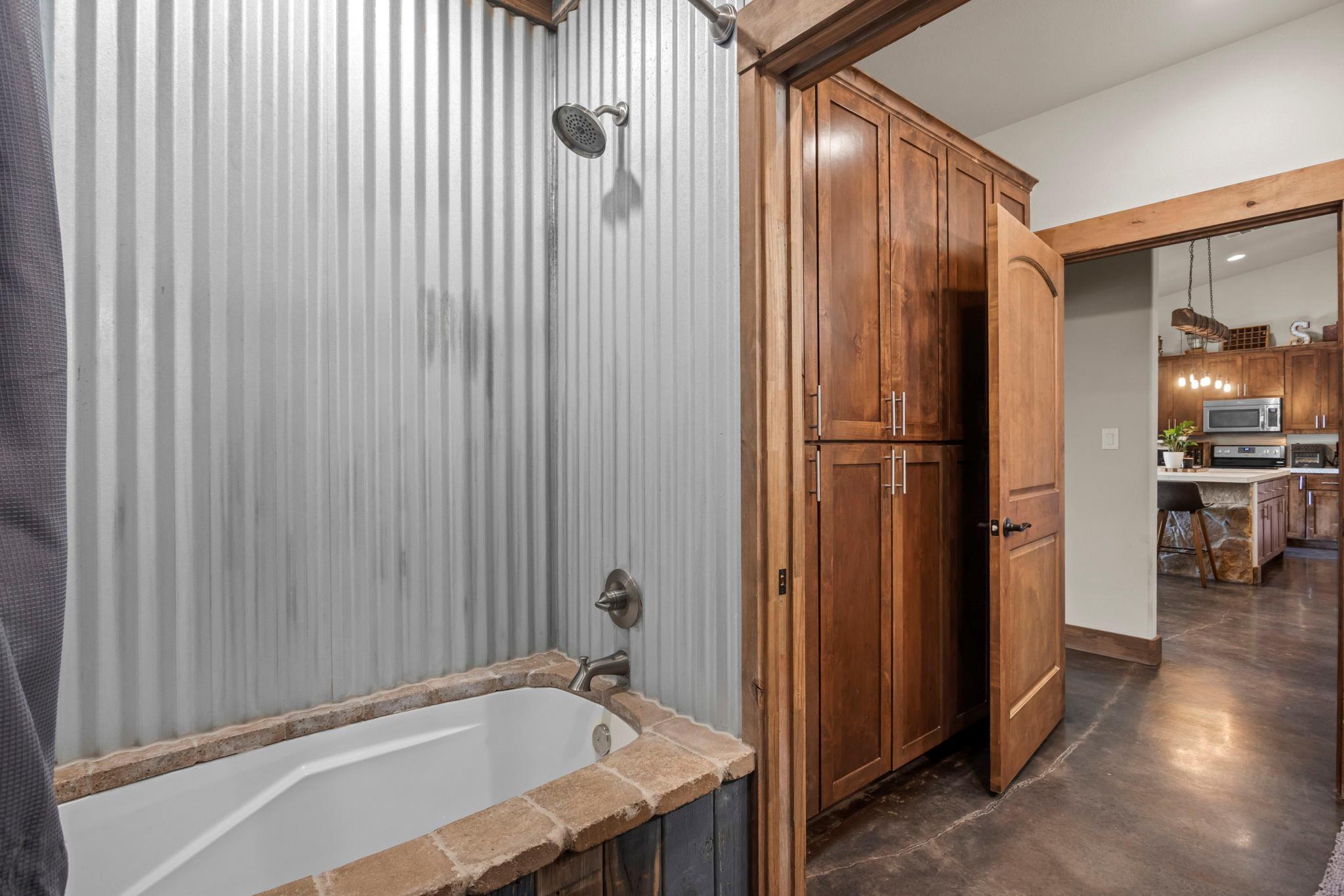 201 N Oak Vista Dr, Burnet, TX 78611