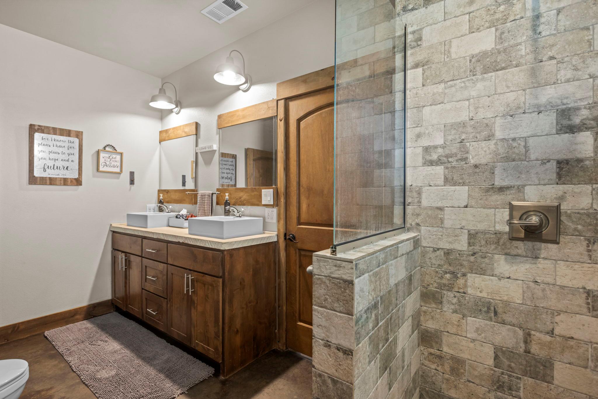 201 N Oak Vista Dr, Burnet, TX 78611