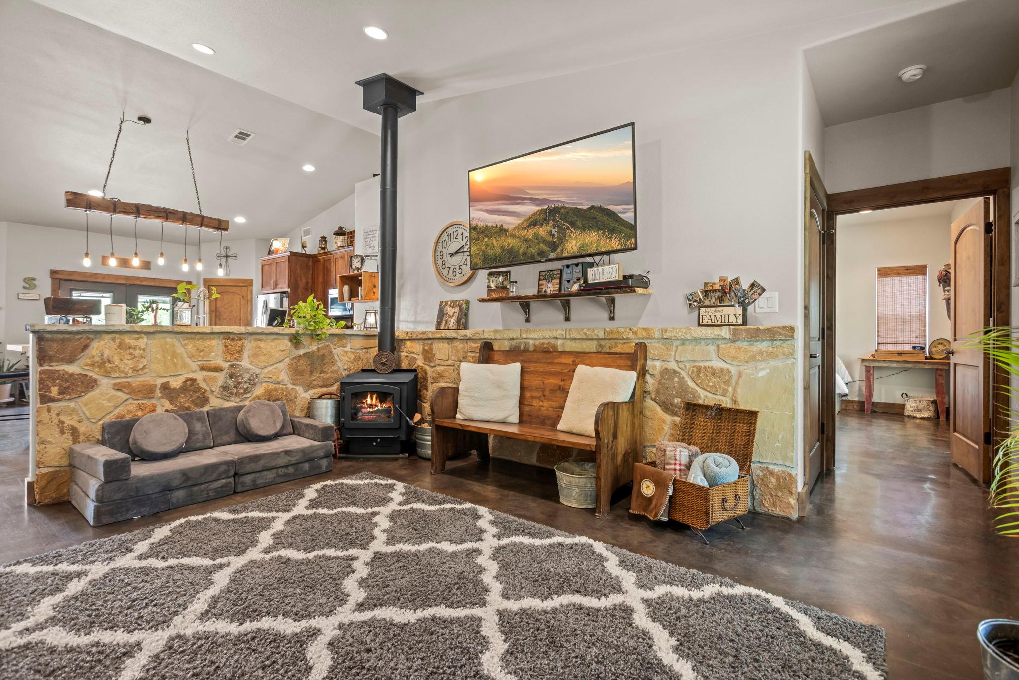 201 N Oak Vista Dr, Burnet, TX 78611