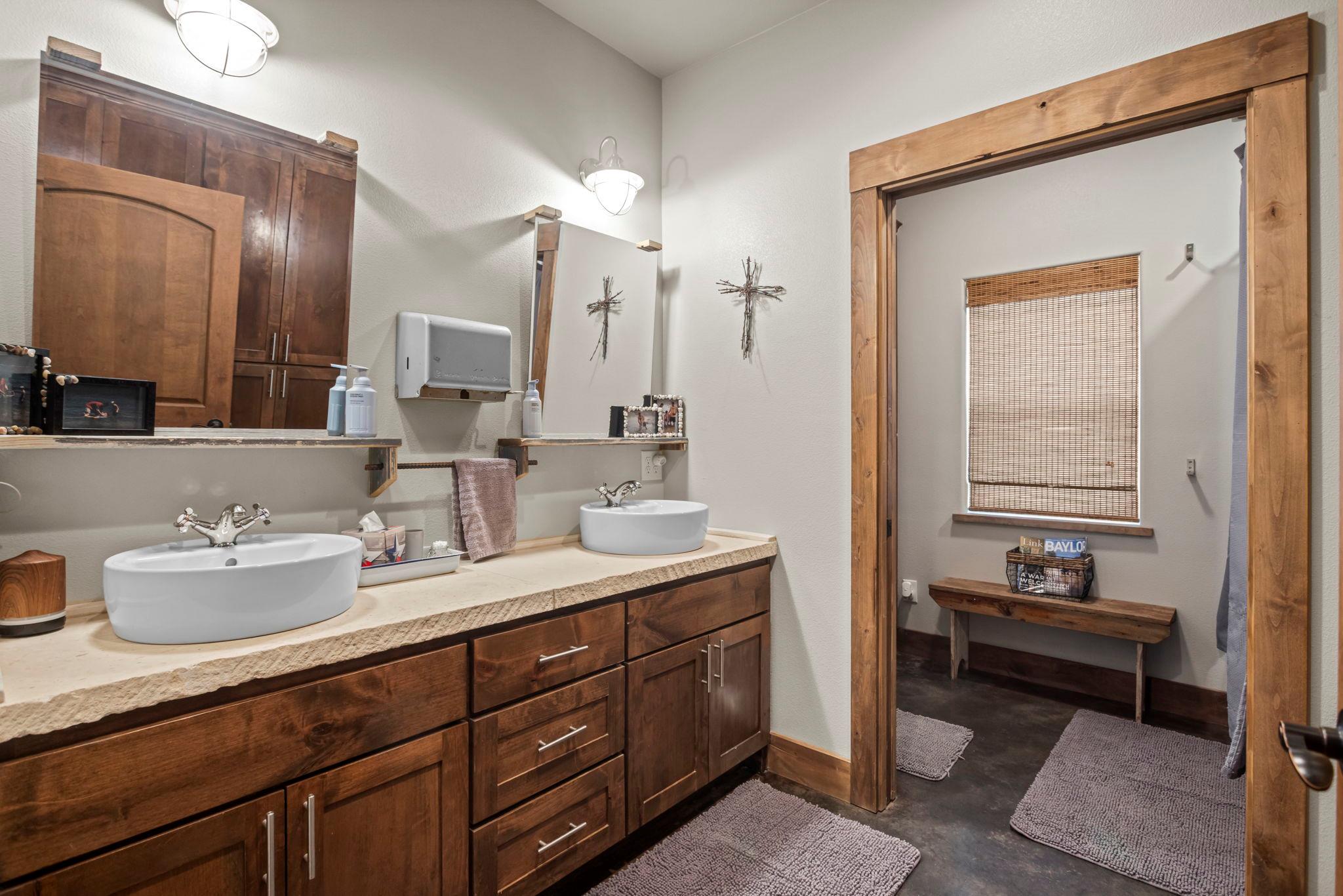 201 N Oak Vista Dr, Burnet, TX 78611