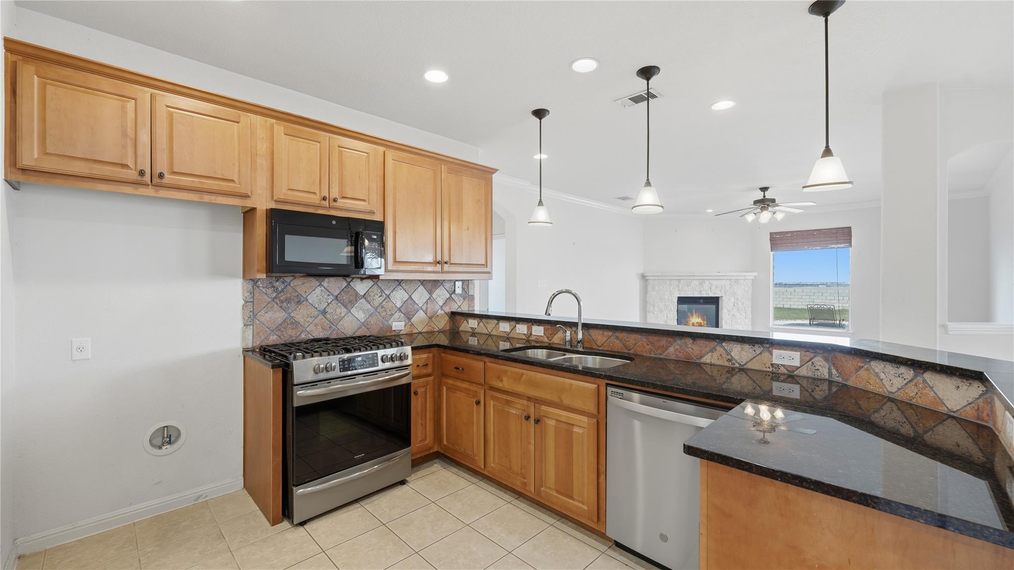 15620 Harry Lind Rd, Elgin, TX 78621