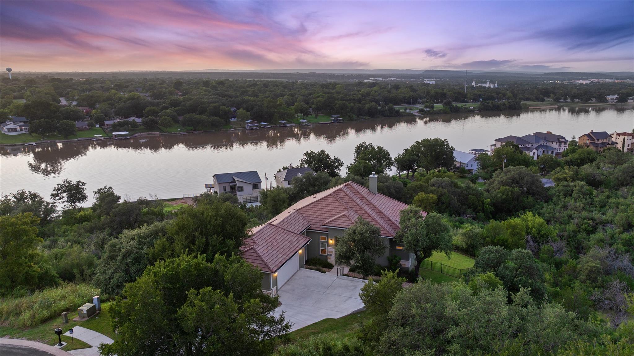 520 Bendito Way, Marble Falls, TX 78654