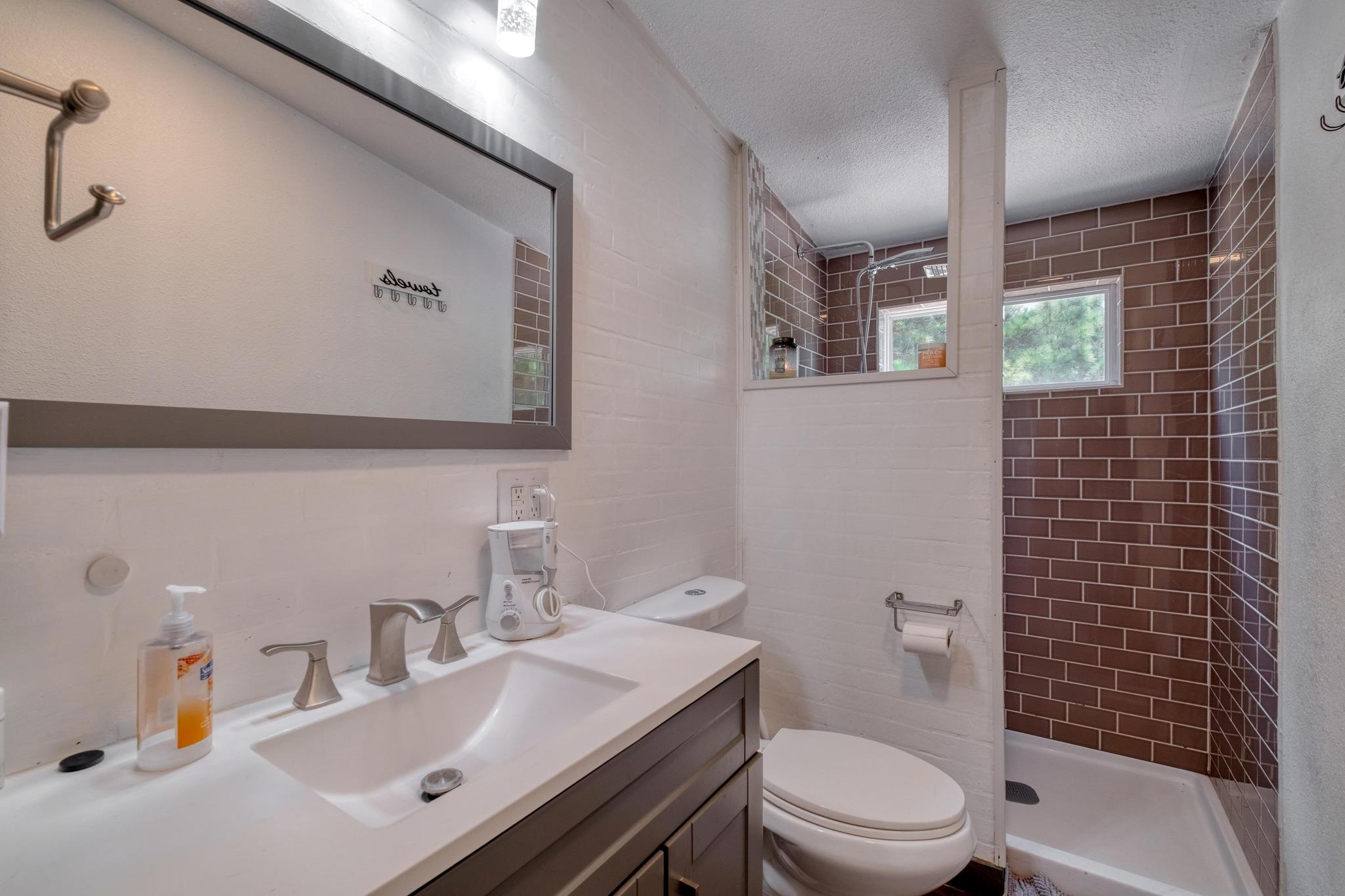 1922 E SH 21, Paige, TX 78659