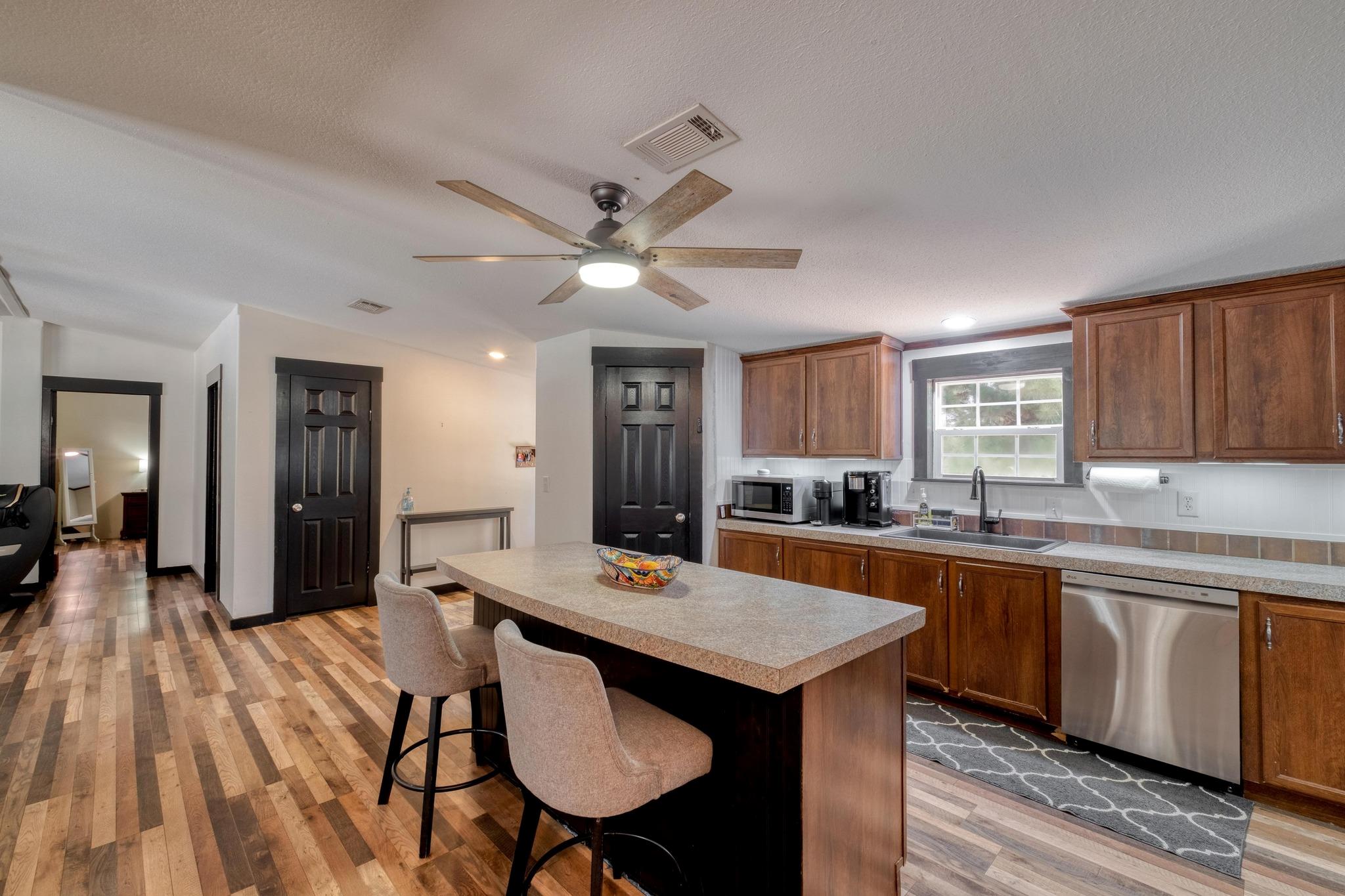 1922 E SH 21, Paige, TX 78659