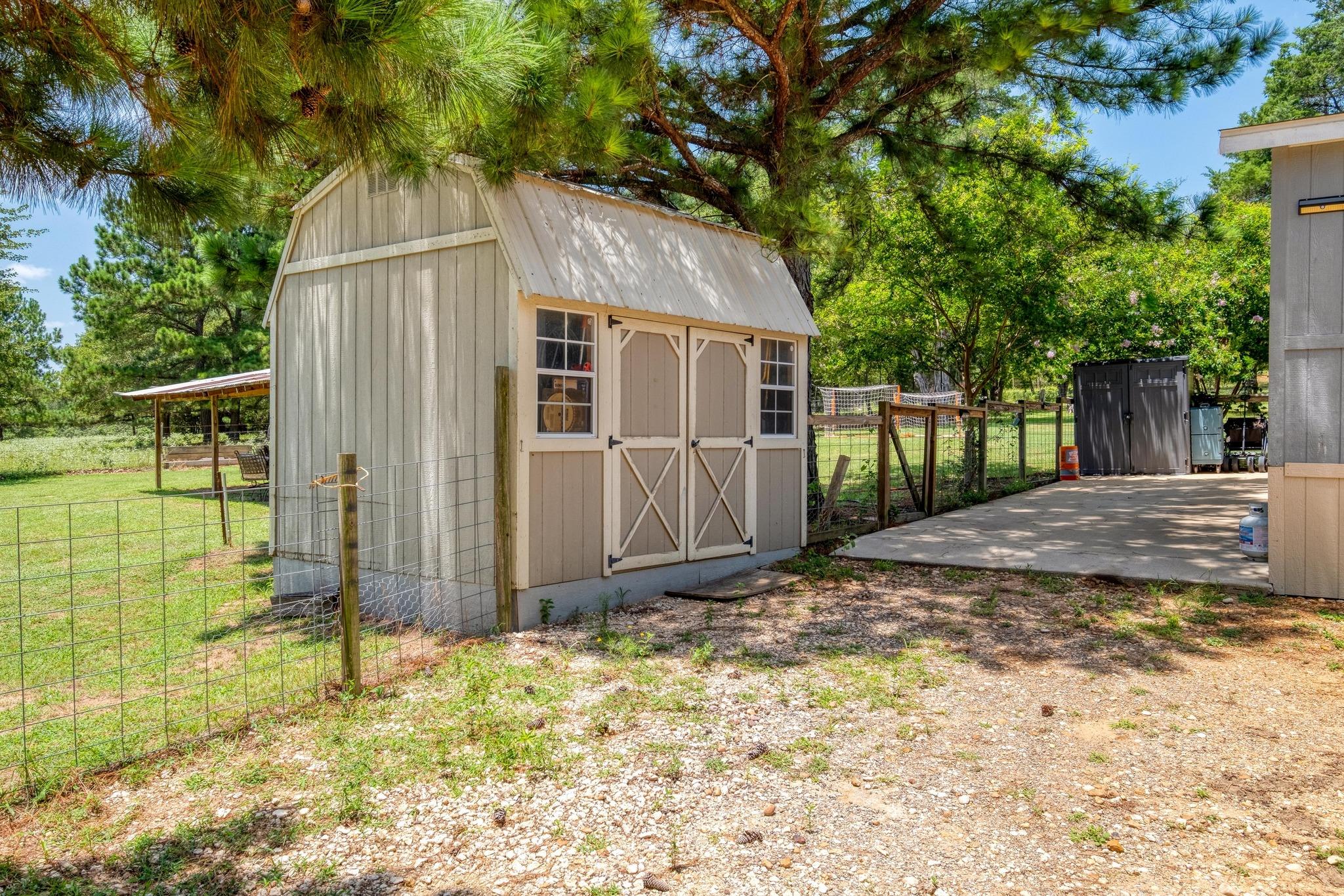 1922 E SH 21, Paige, TX 78659