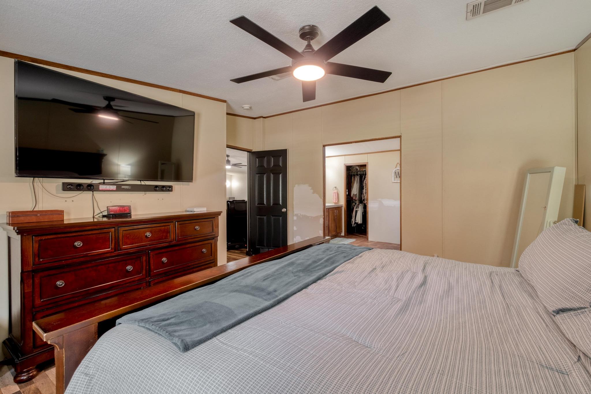 1922 E SH 21, Paige, TX 78659