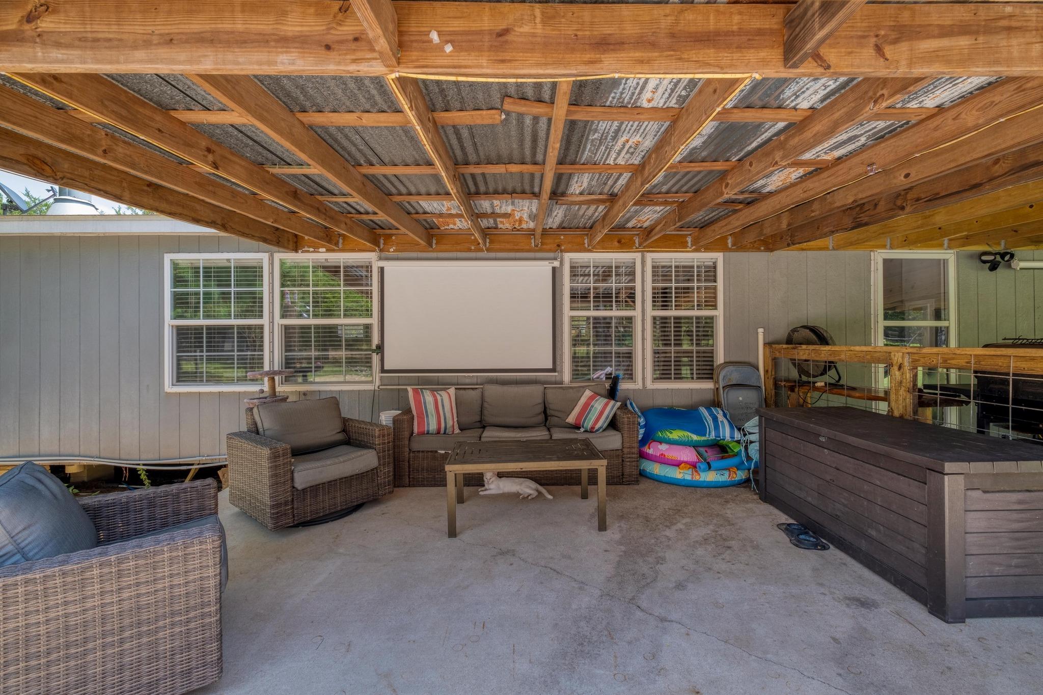 1922 E SH 21, Paige, TX 78659