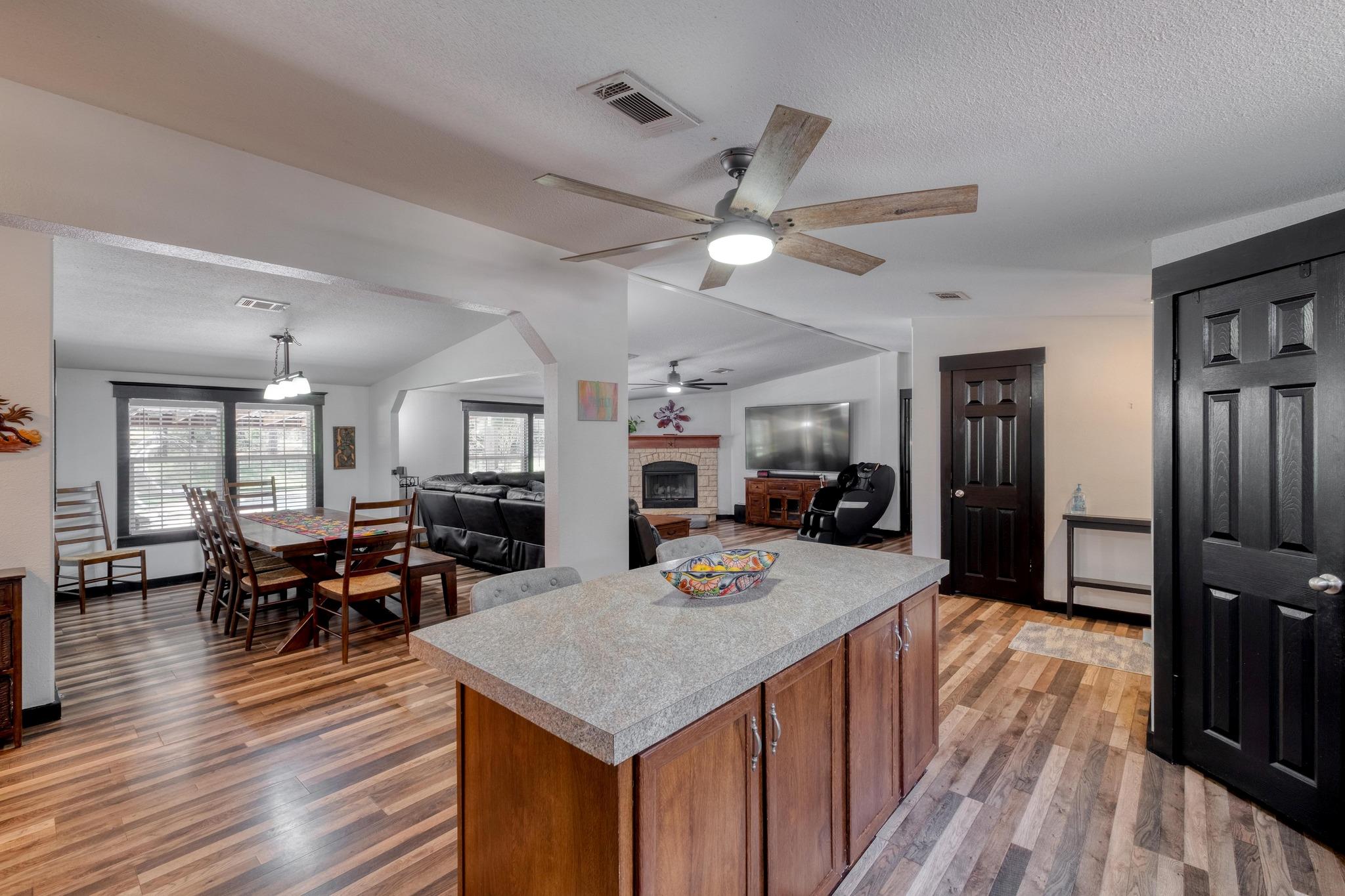 1922 E SH 21, Paige, TX 78659