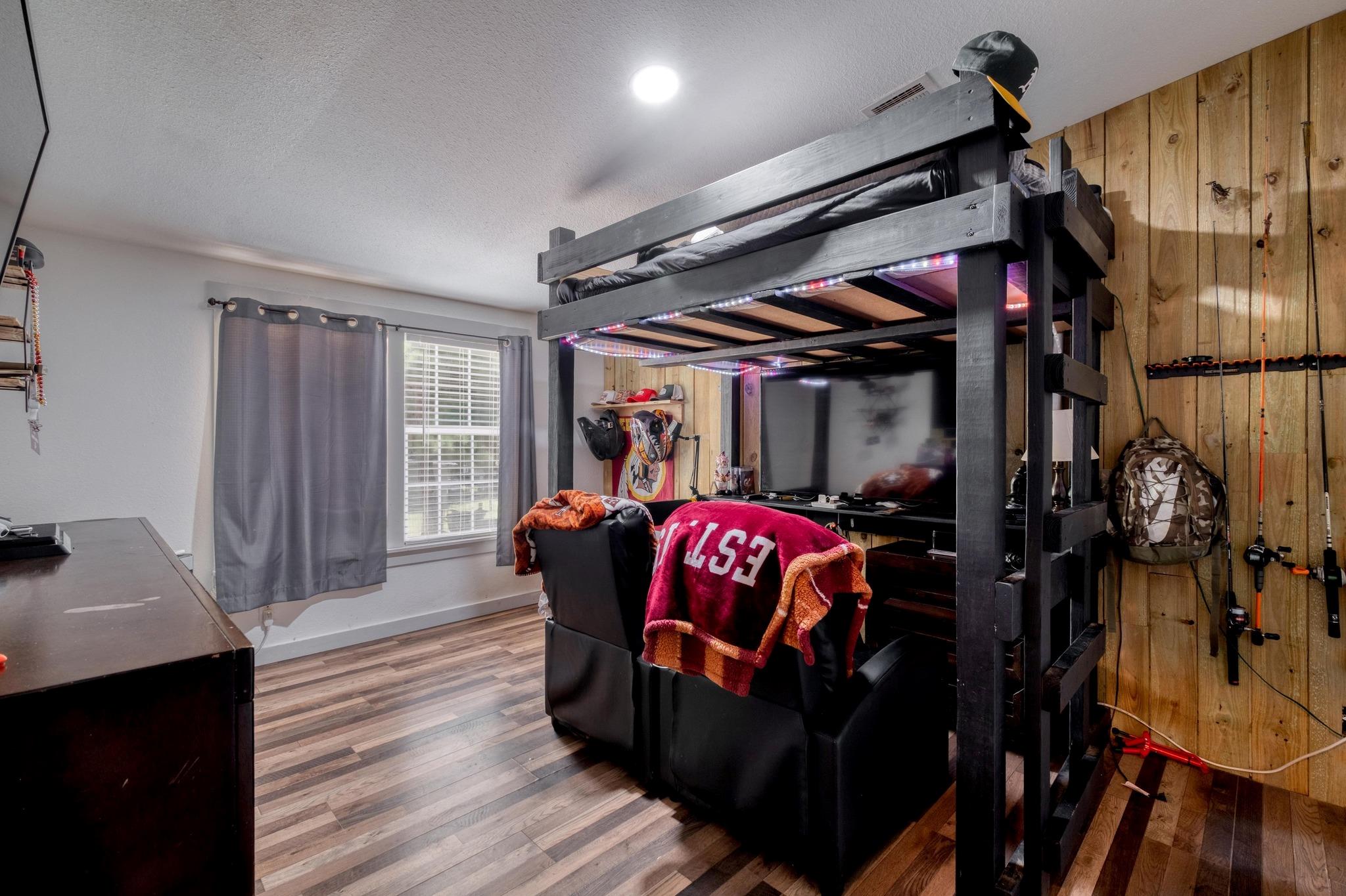 1922 E SH 21, Paige, TX 78659