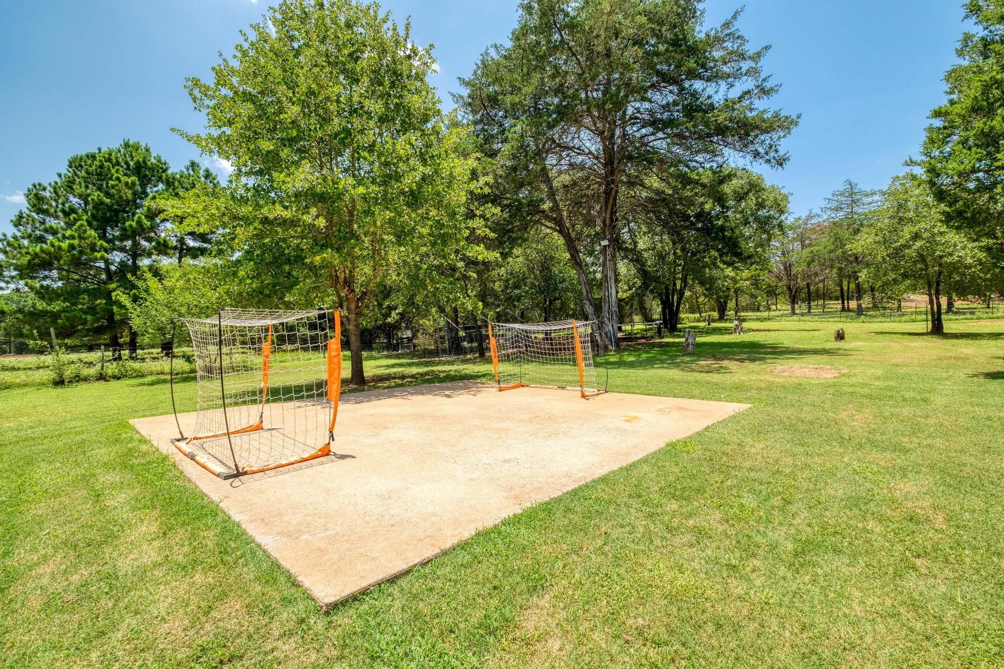 1922 E SH 21, Paige, TX 78659