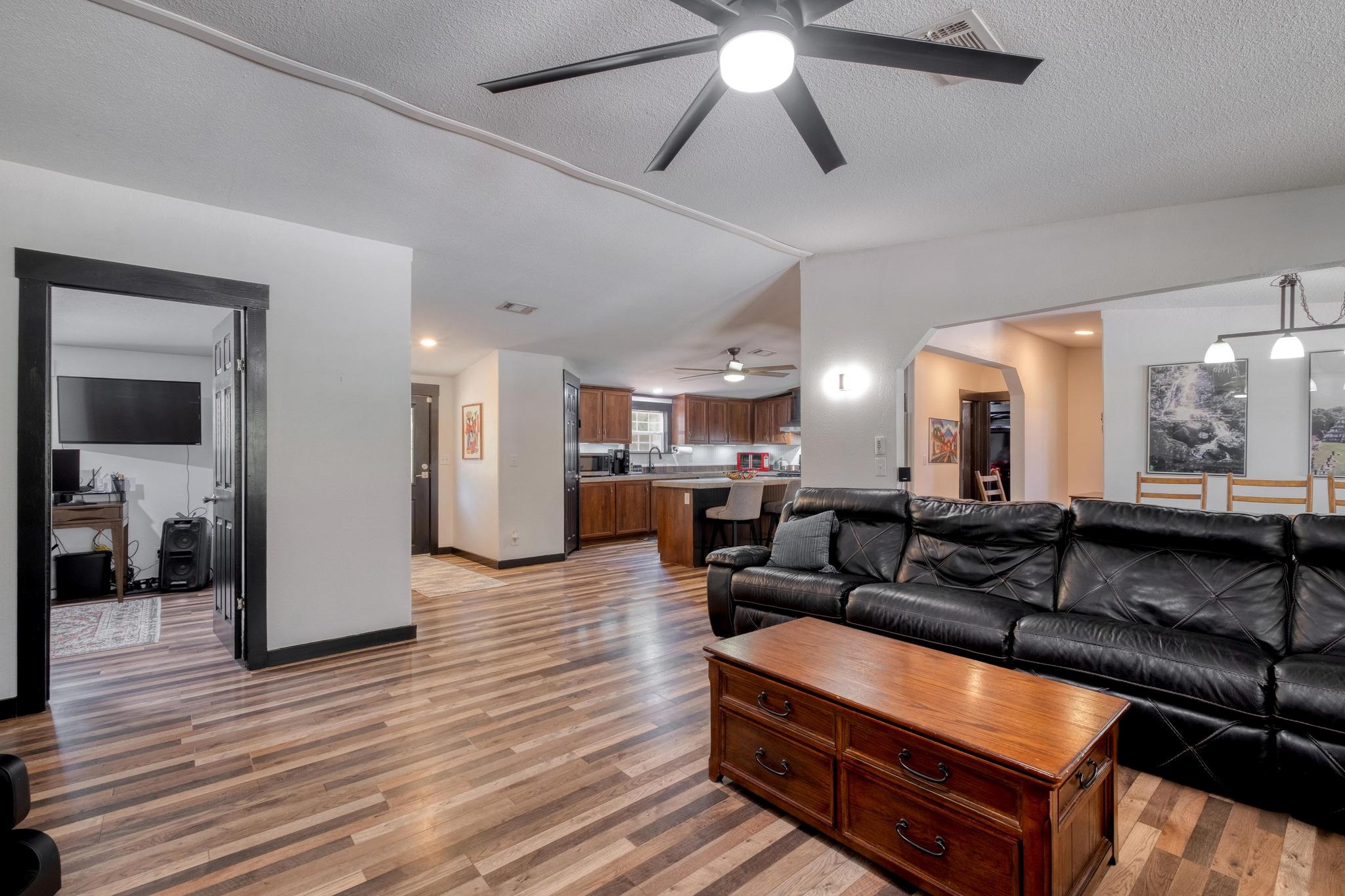 1922 E SH 21, Paige, TX 78659