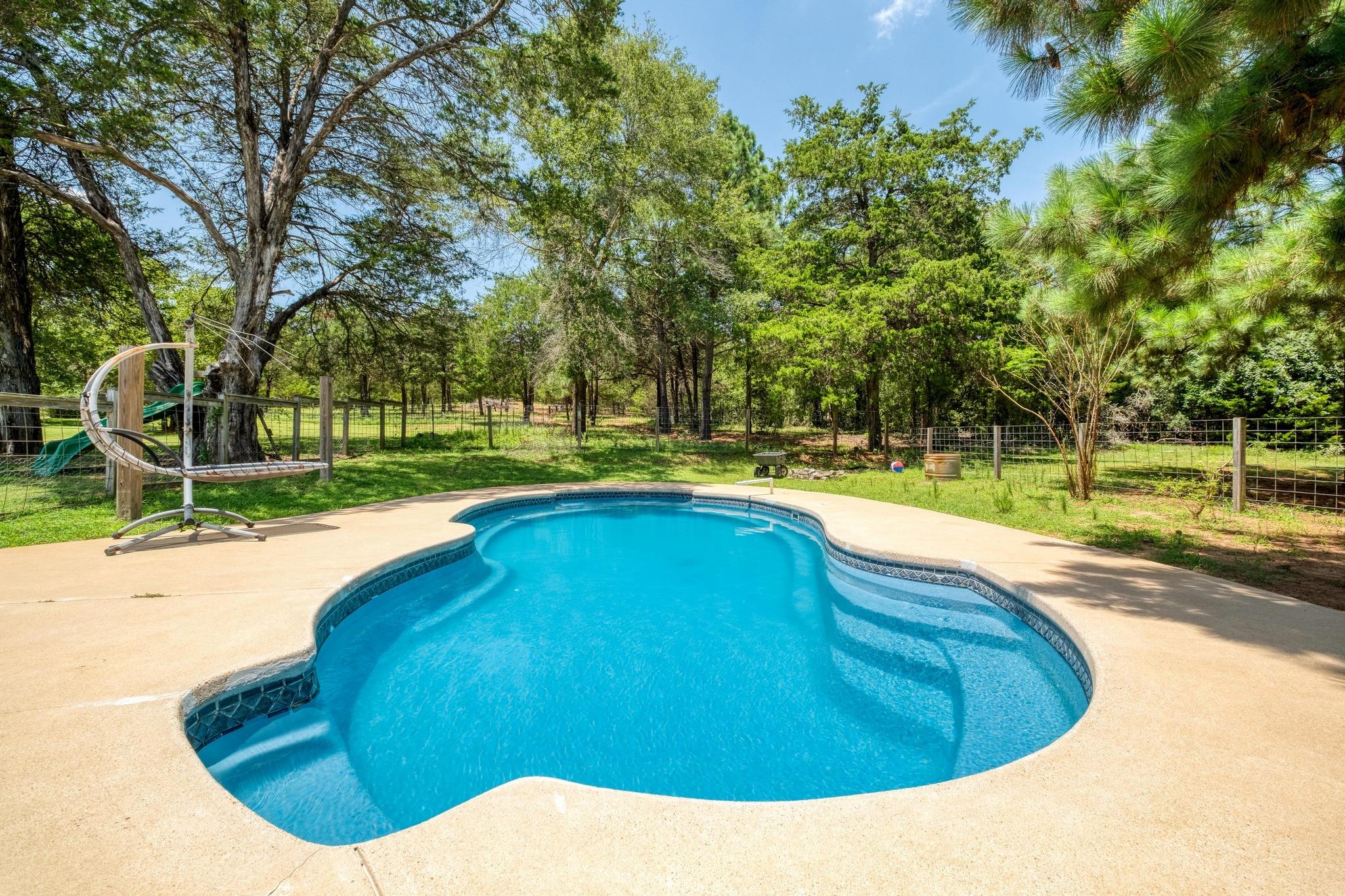 1922 E SH 21, Paige, TX 78659