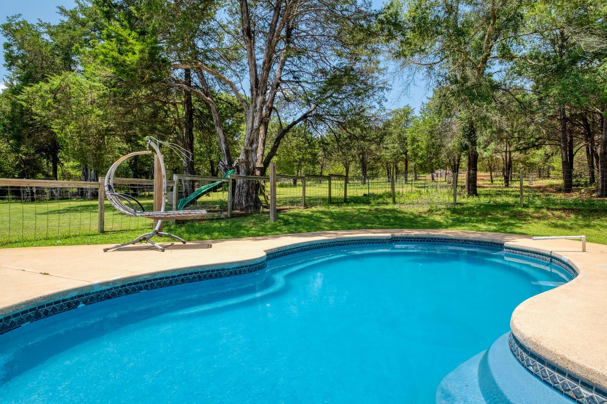 1922 E SH 21, Paige, TX 78659