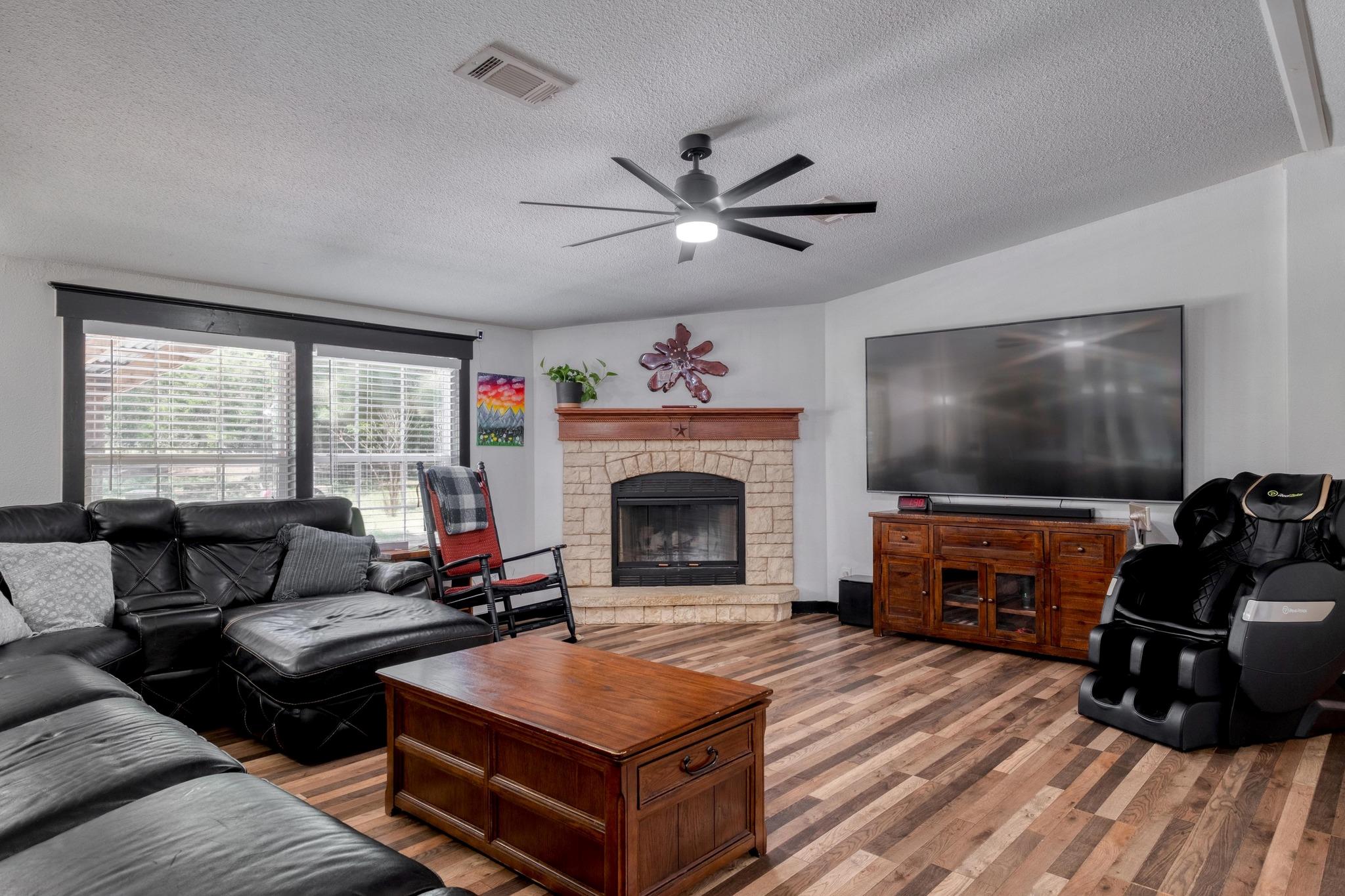 1922 E SH 21, Paige, TX 78659