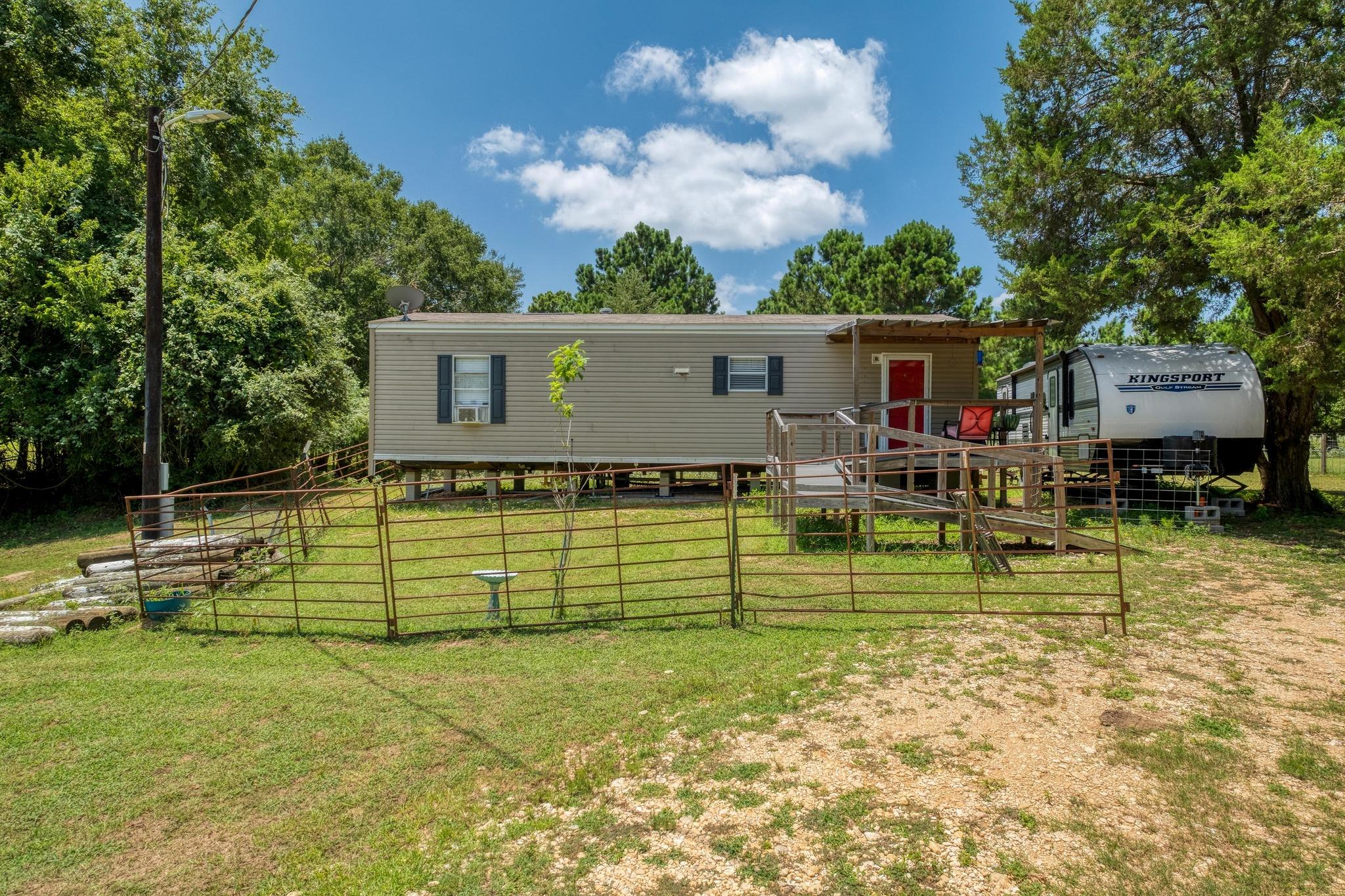 1922 E SH 21, Paige, TX 78659