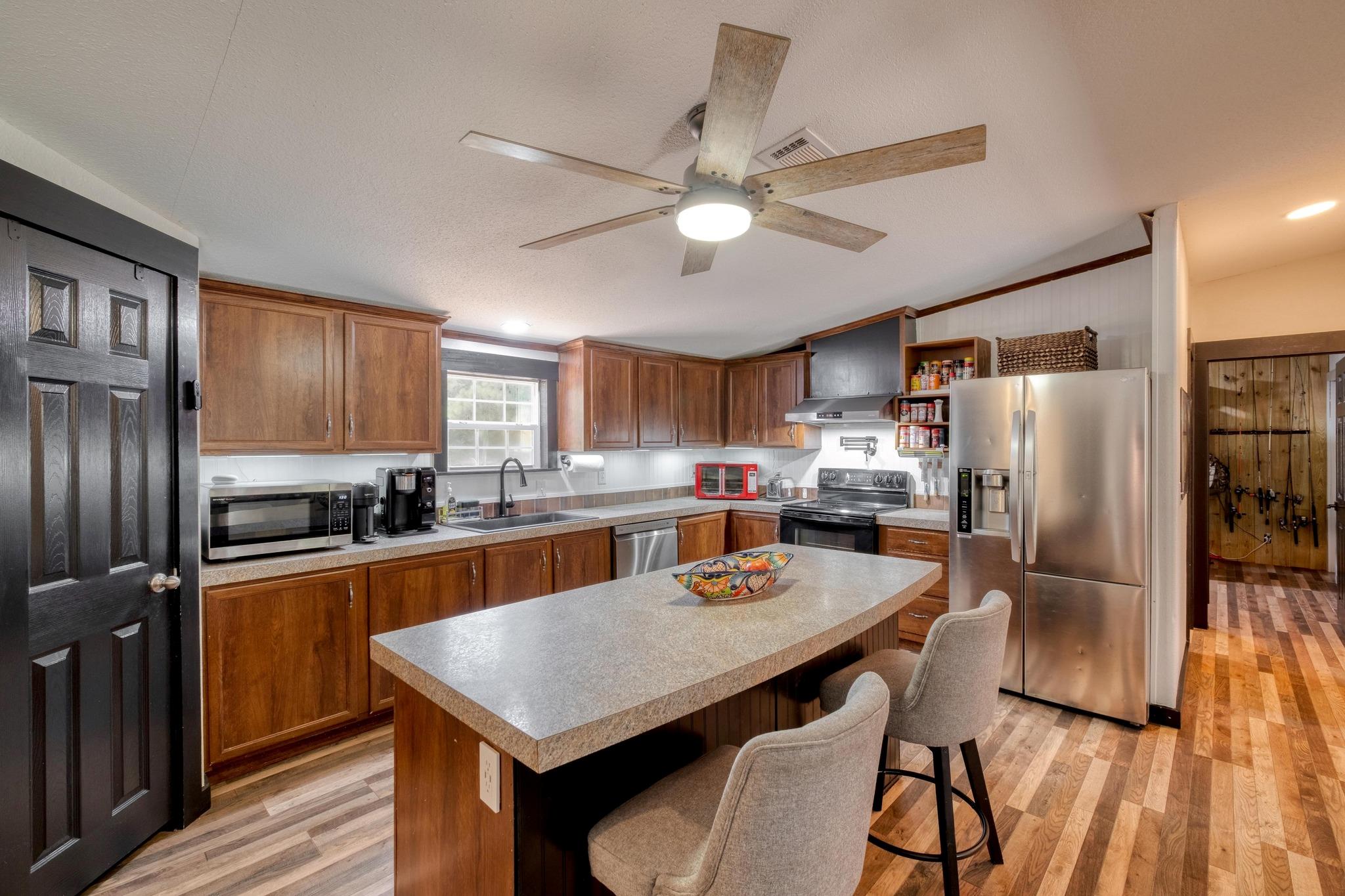 1922 E SH 21, Paige, TX 78659