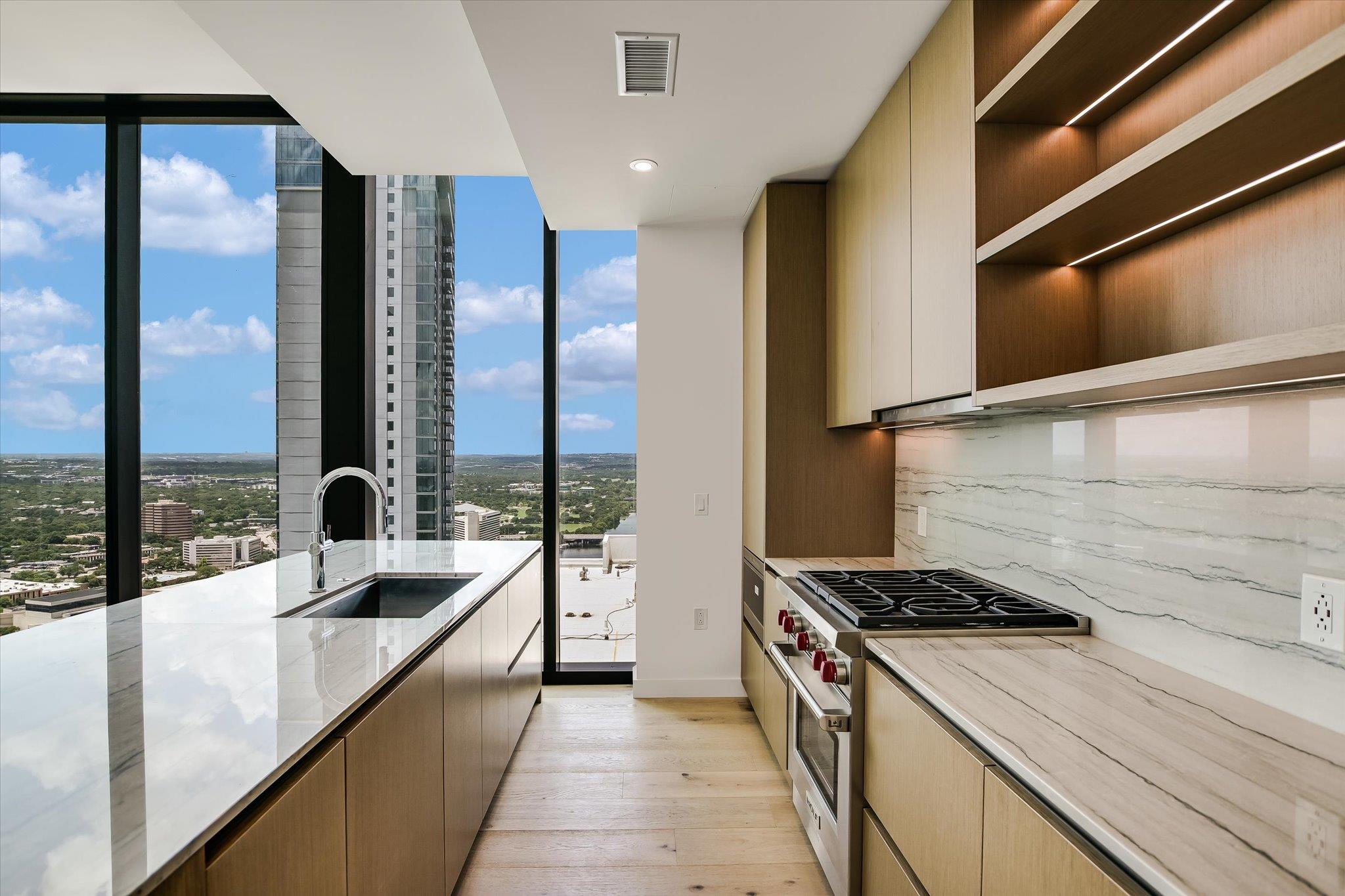 610 Davis St # 3305, Austin, TX 78701
