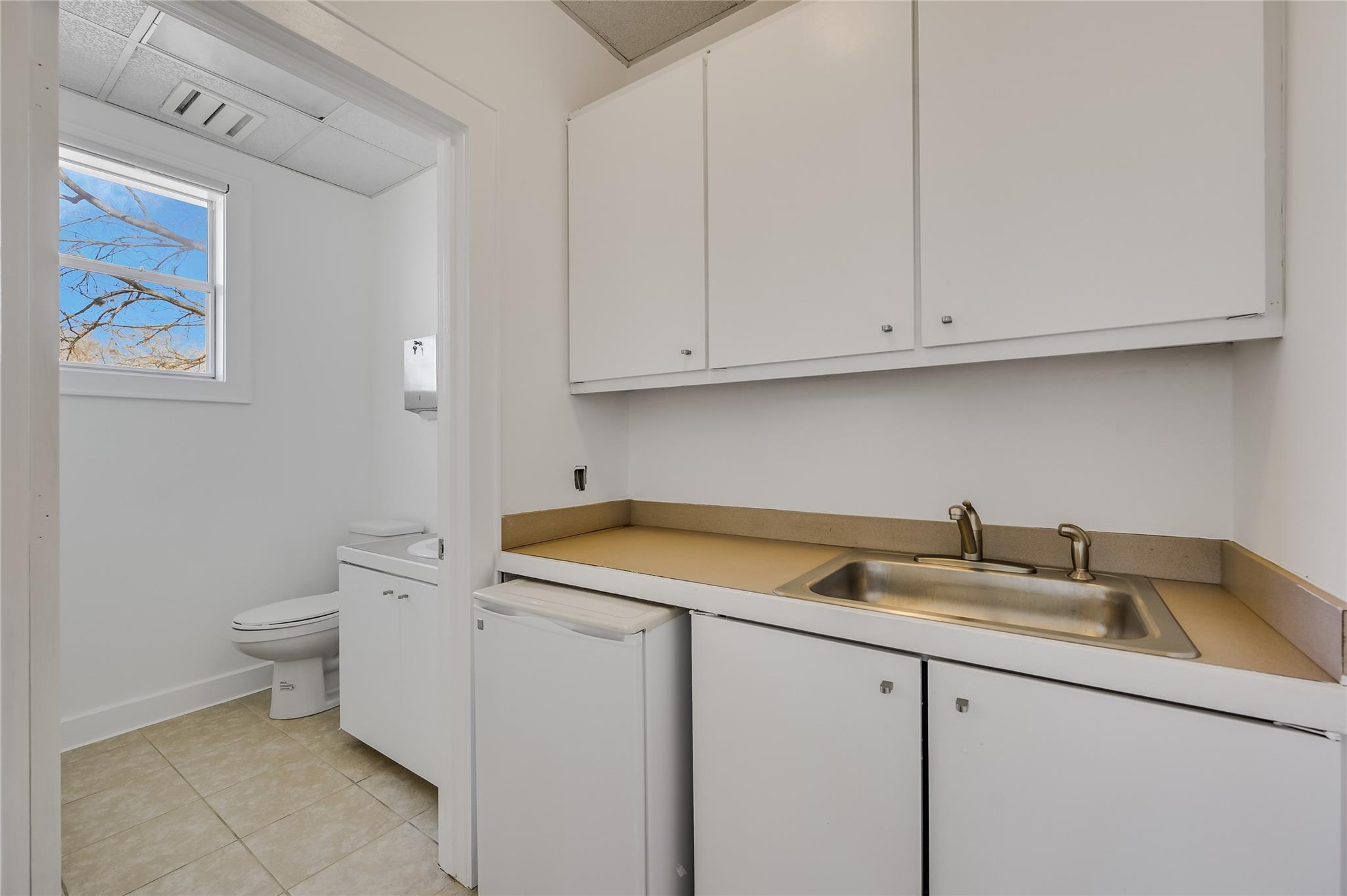 608 W Oltorf St # B, Austin, TX 78704