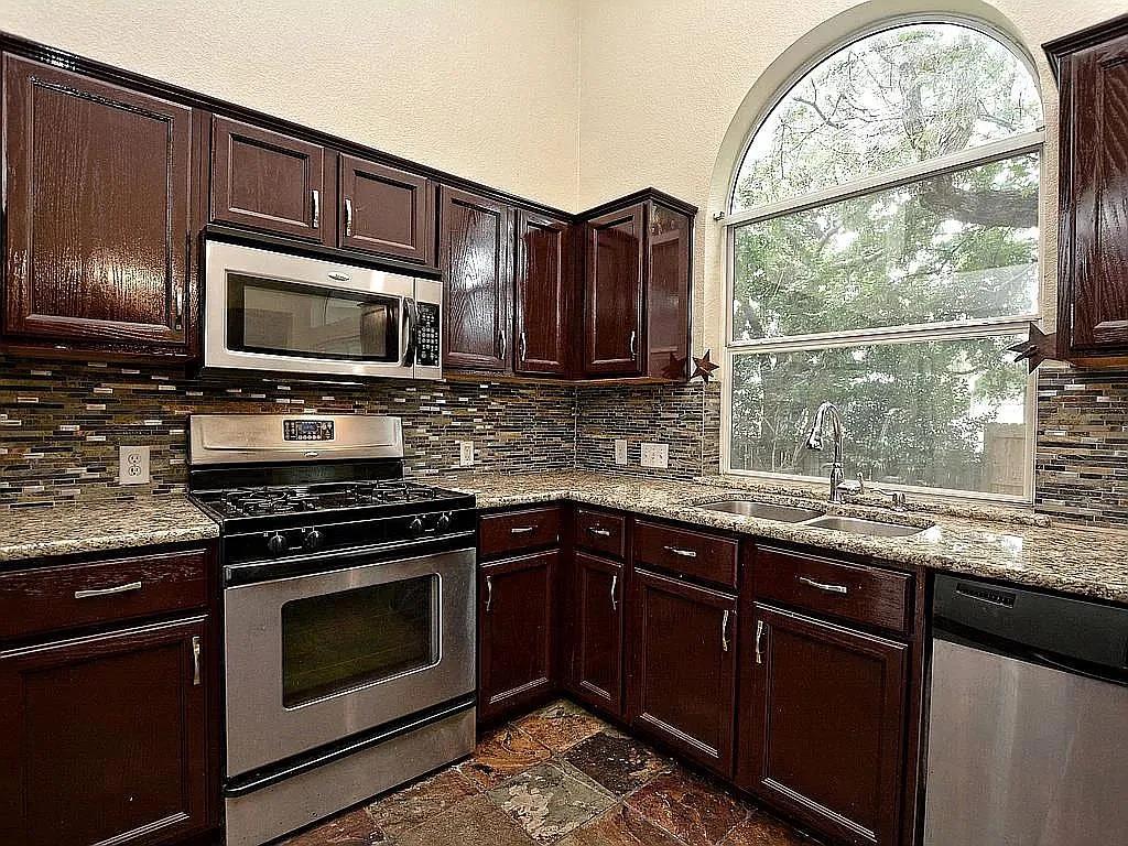 1207 Chinquapin Ct, Round Rock, TX 78681