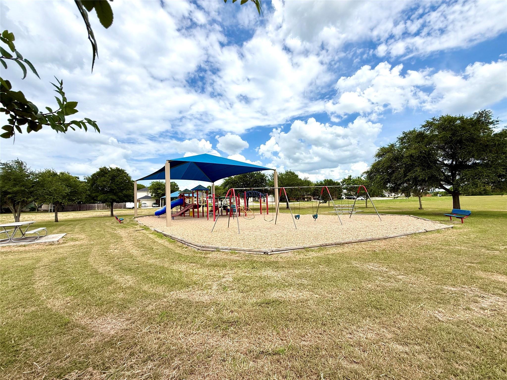 213 Summerside Ave, Lockhart, TX 78644