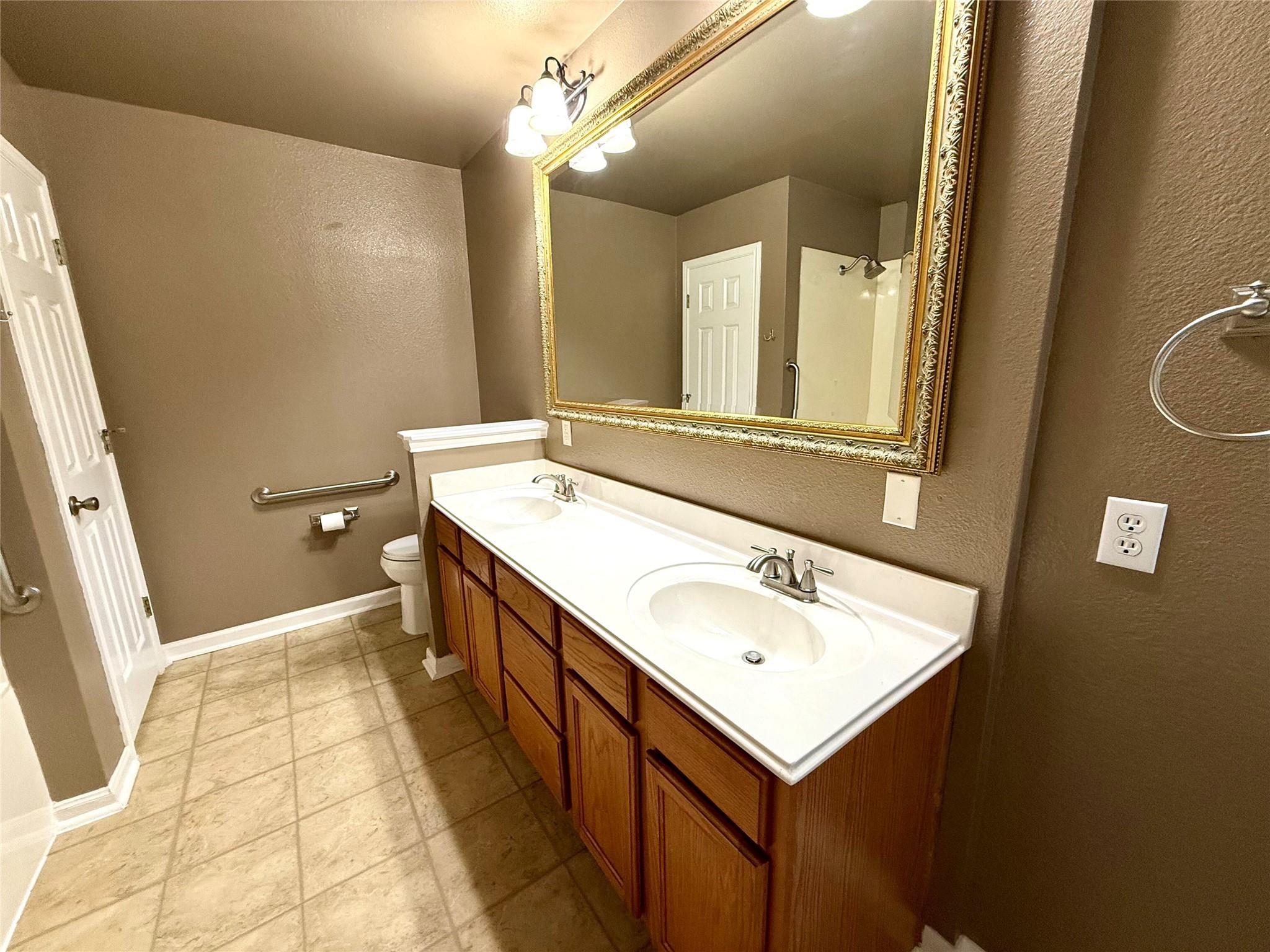 213 Summerside Ave, Lockhart, TX 78644